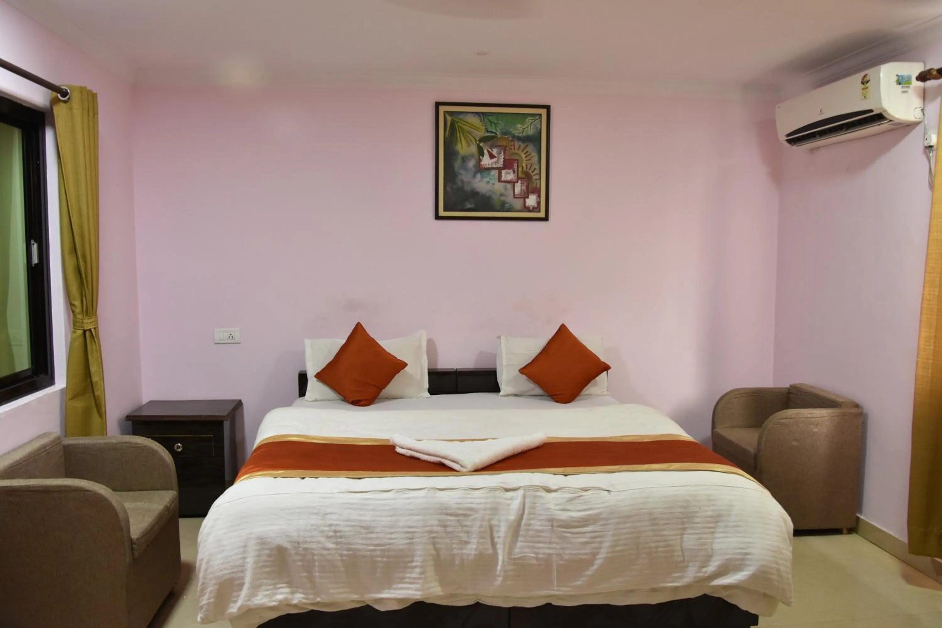 Bed in Hotel Sarweshwary