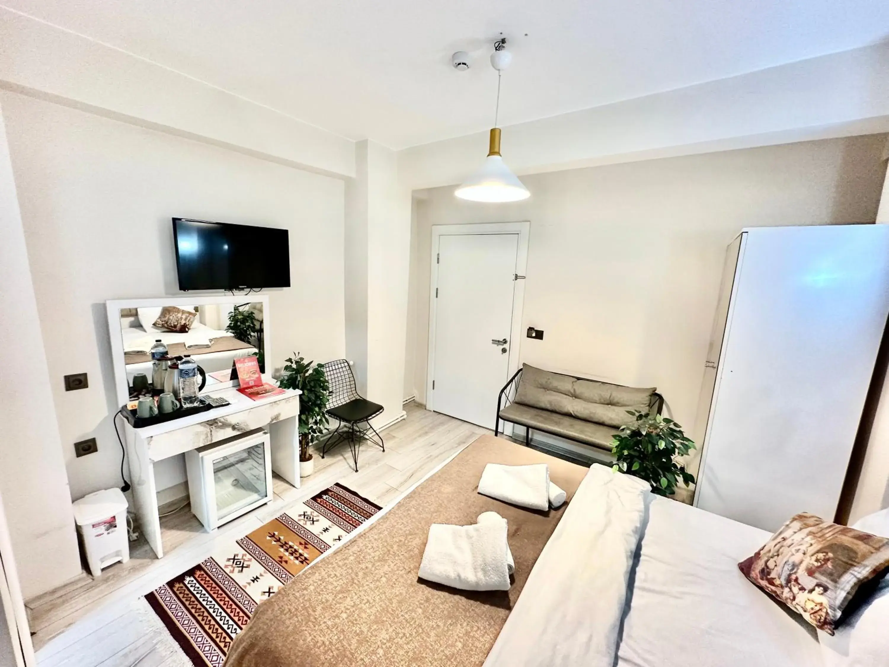 Budget Single Room in Galapera Hotel Budget Single Room in Galapera Hotel