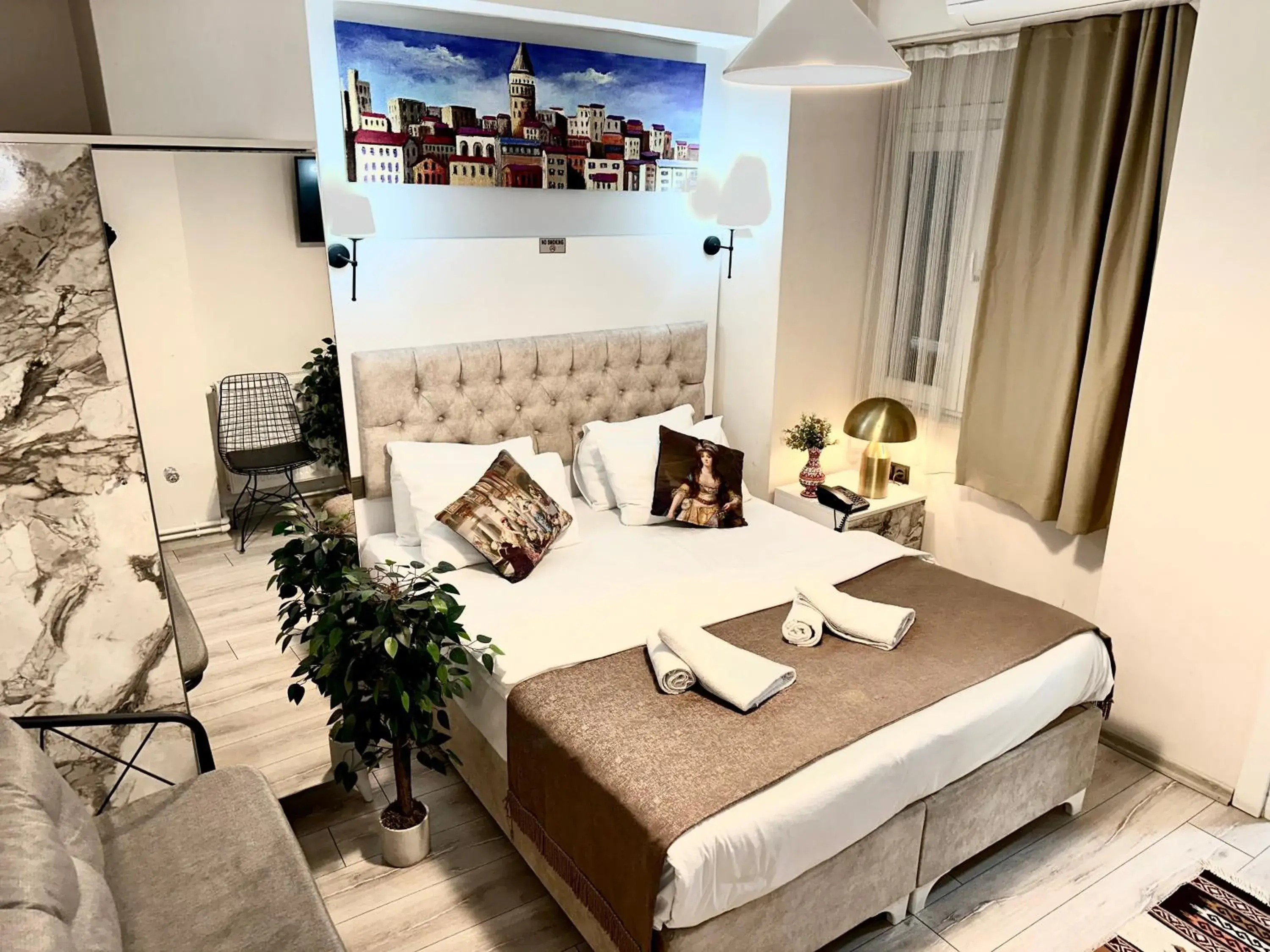 Budget Single Room in Galapera Hotel Budget Single Room in Galapera Hotel