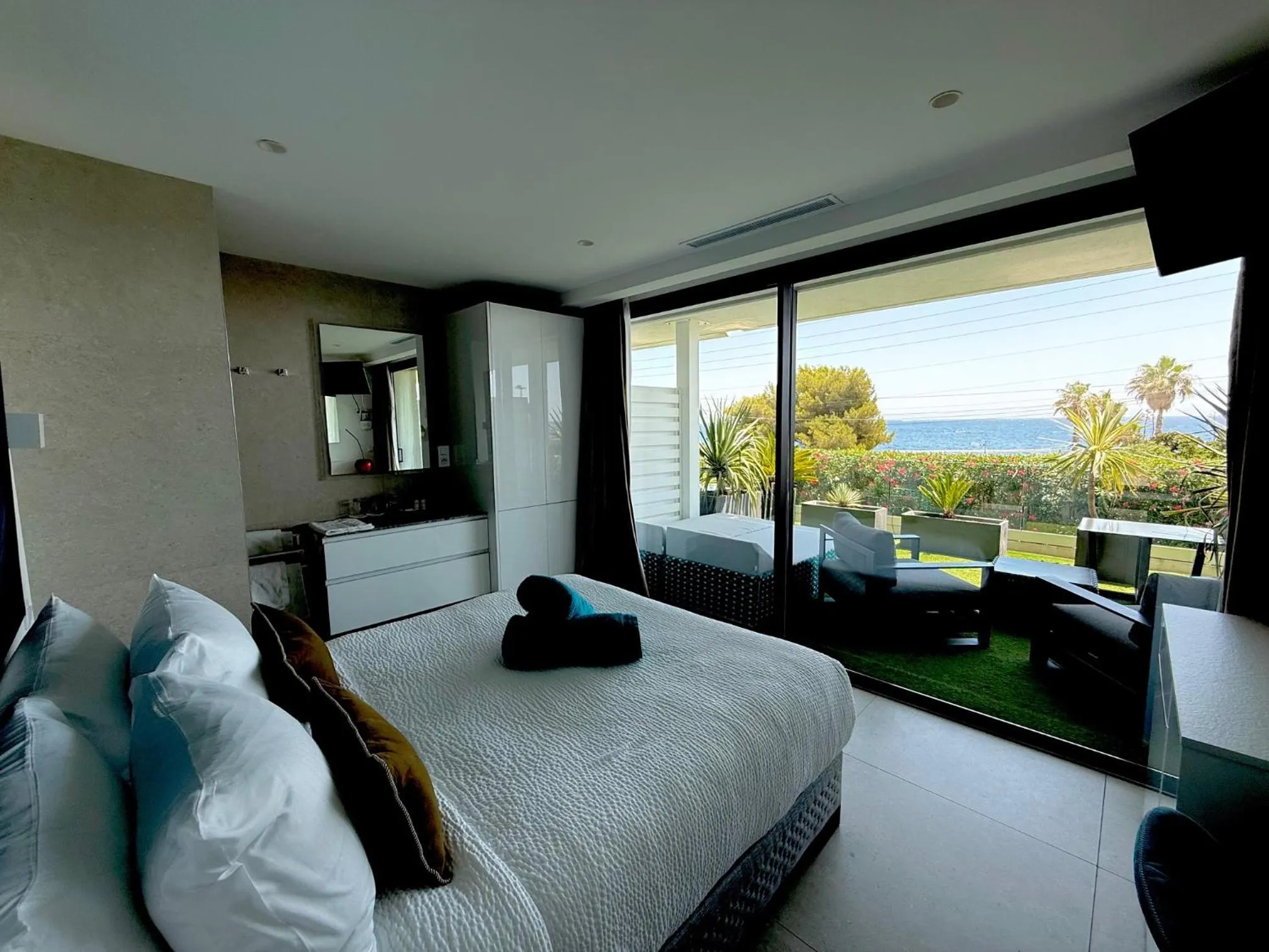 Photo of the whole room, Bed in VILLA MIAMI