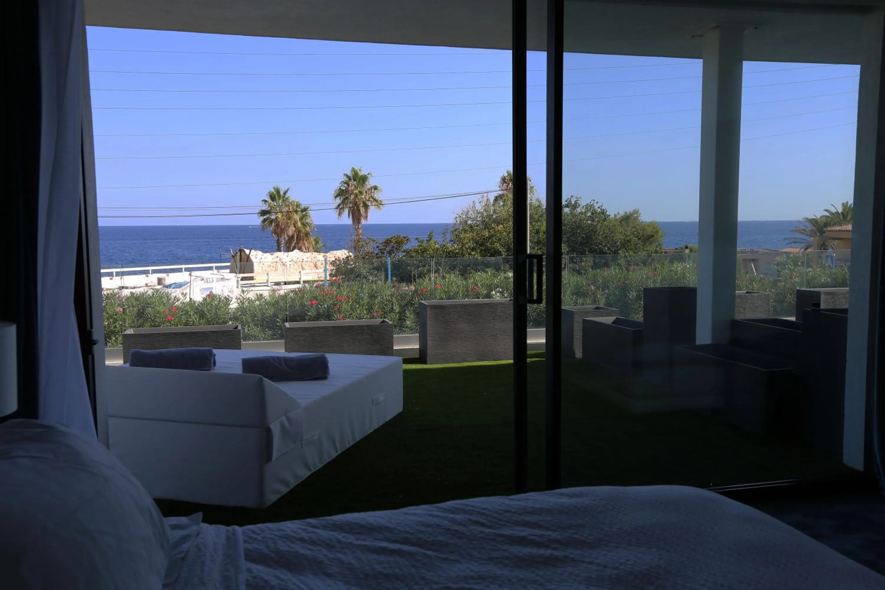 View (from property/room), Bed in VILLA MIAMI