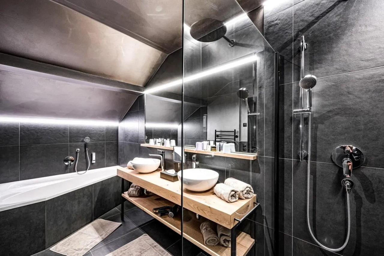 Shower in ALMMONTE PRÄCLARUM SUITES - Casual Boutique Hotel