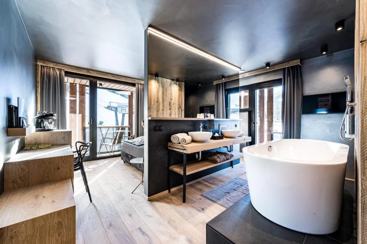 Photo of the whole room, Bed in ALMMONTE PRÄCLARUM SUITES - Casual Boutique Hotel