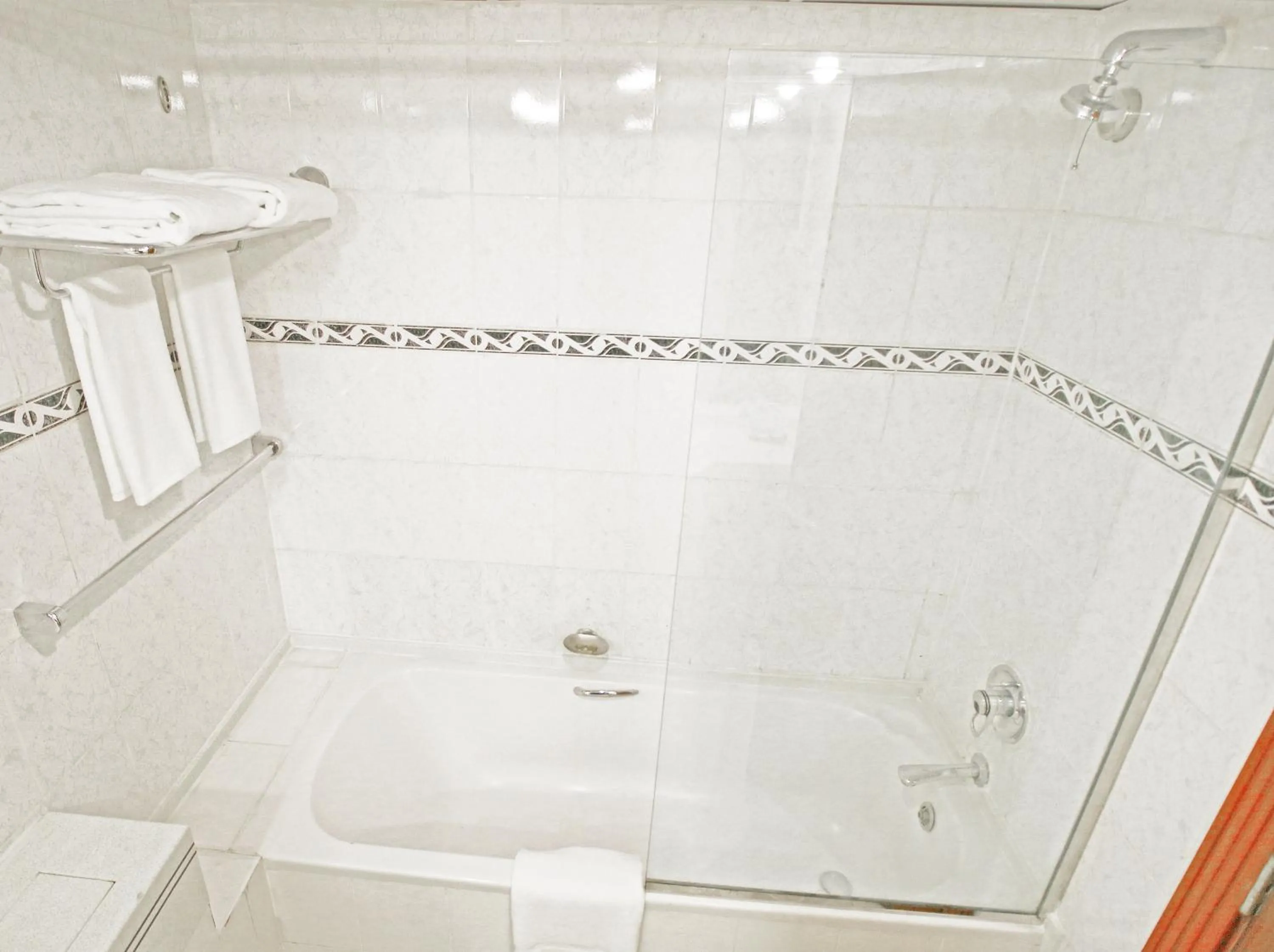 Shower in The George Hotel by Saffron, Dubai Creek