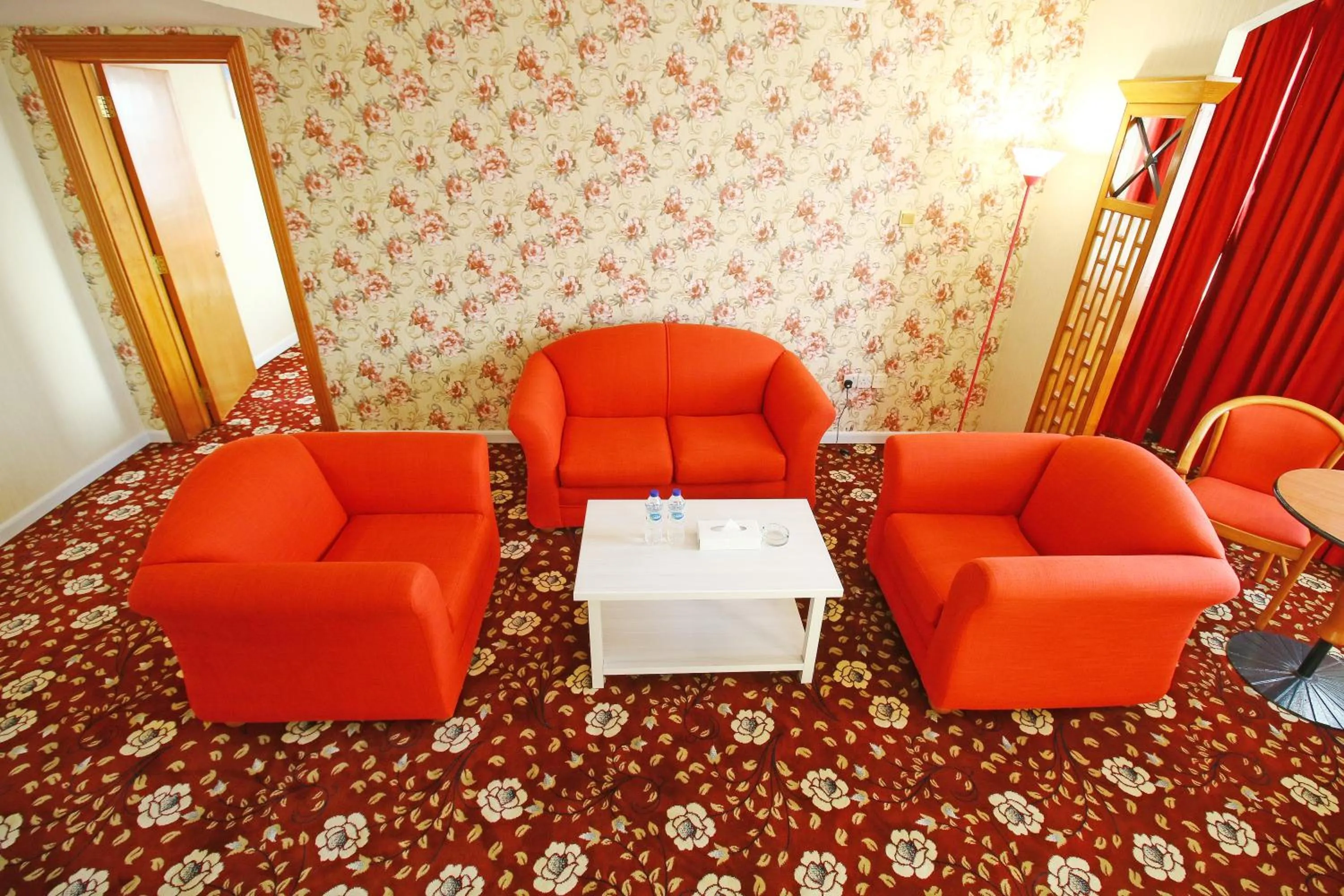 Living room in The George Hotel by Saffron, Dubai Creek