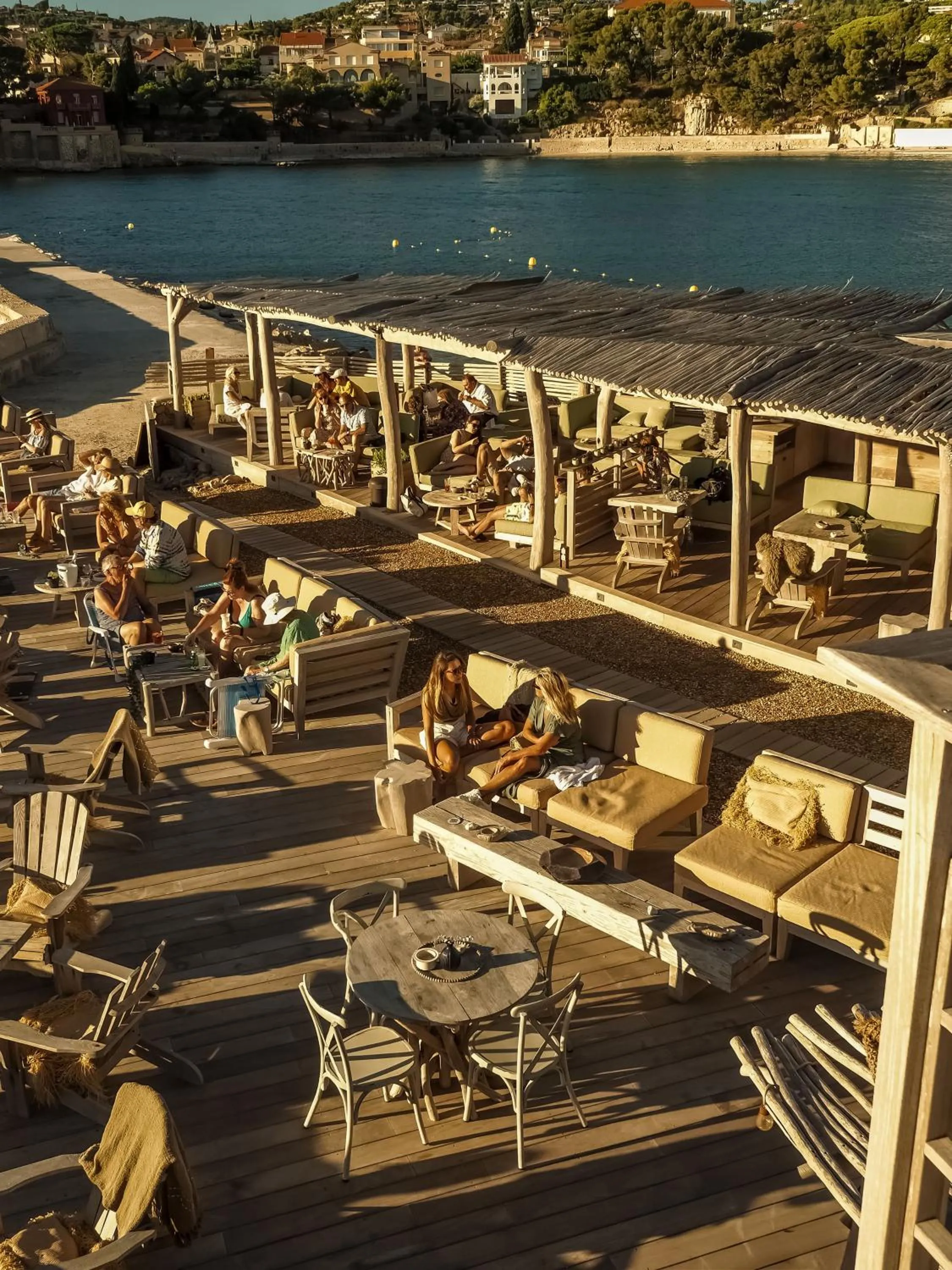 Restaurant/places to eat in Hotel Plein Large