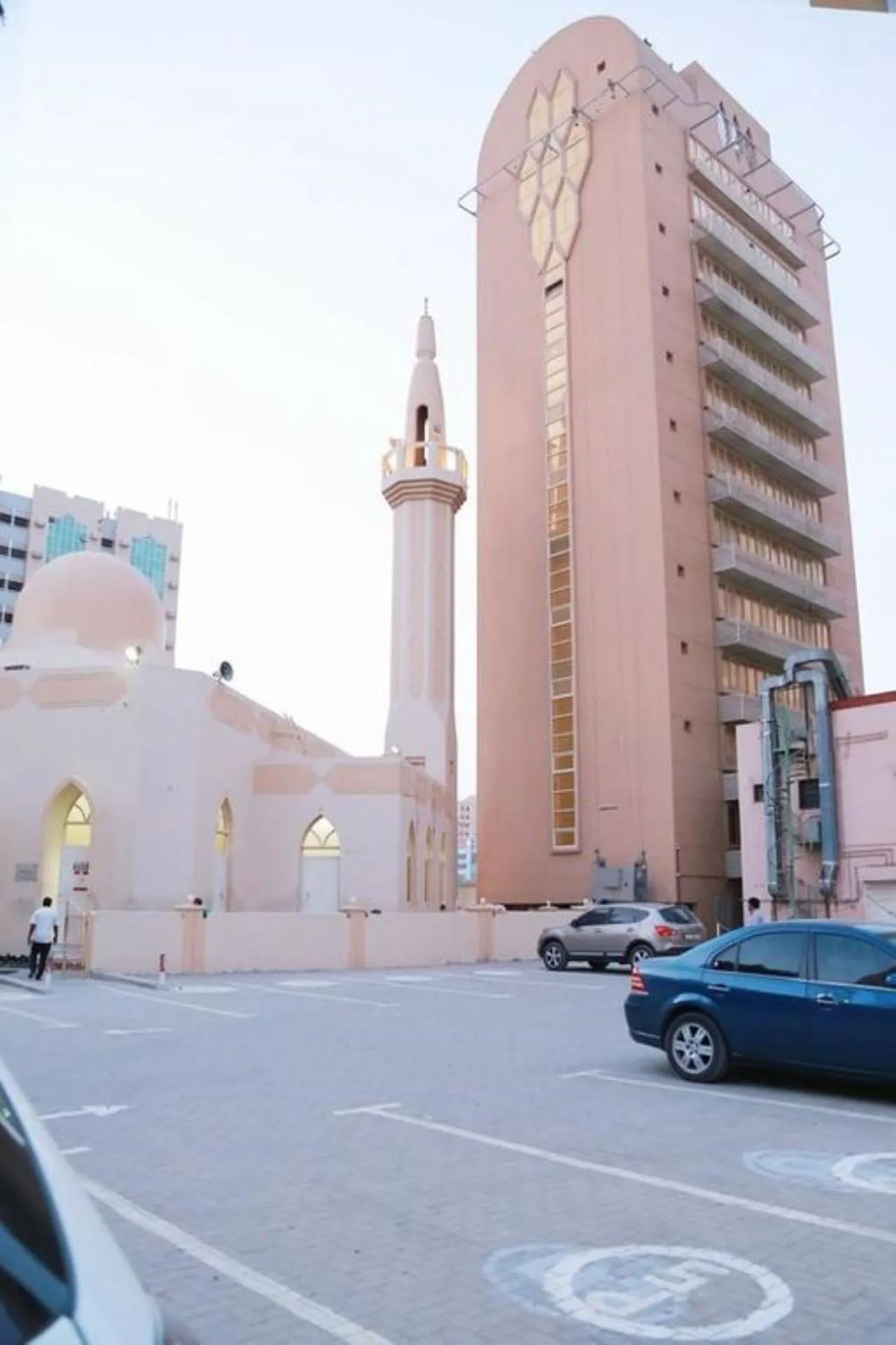 Parking in Al Sharq Hotel