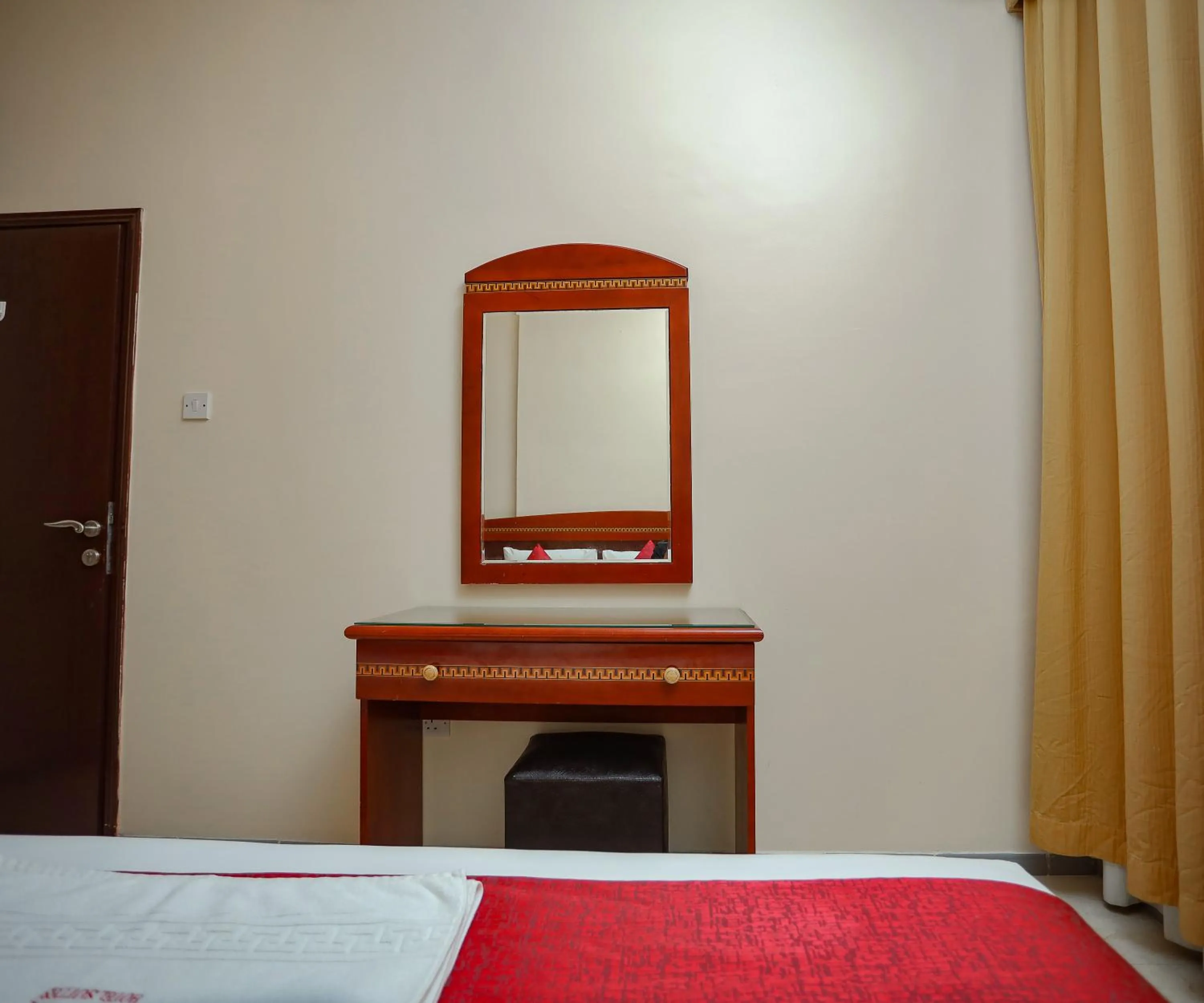 Bedroom, Bed in Al Sharq Hotels Suites