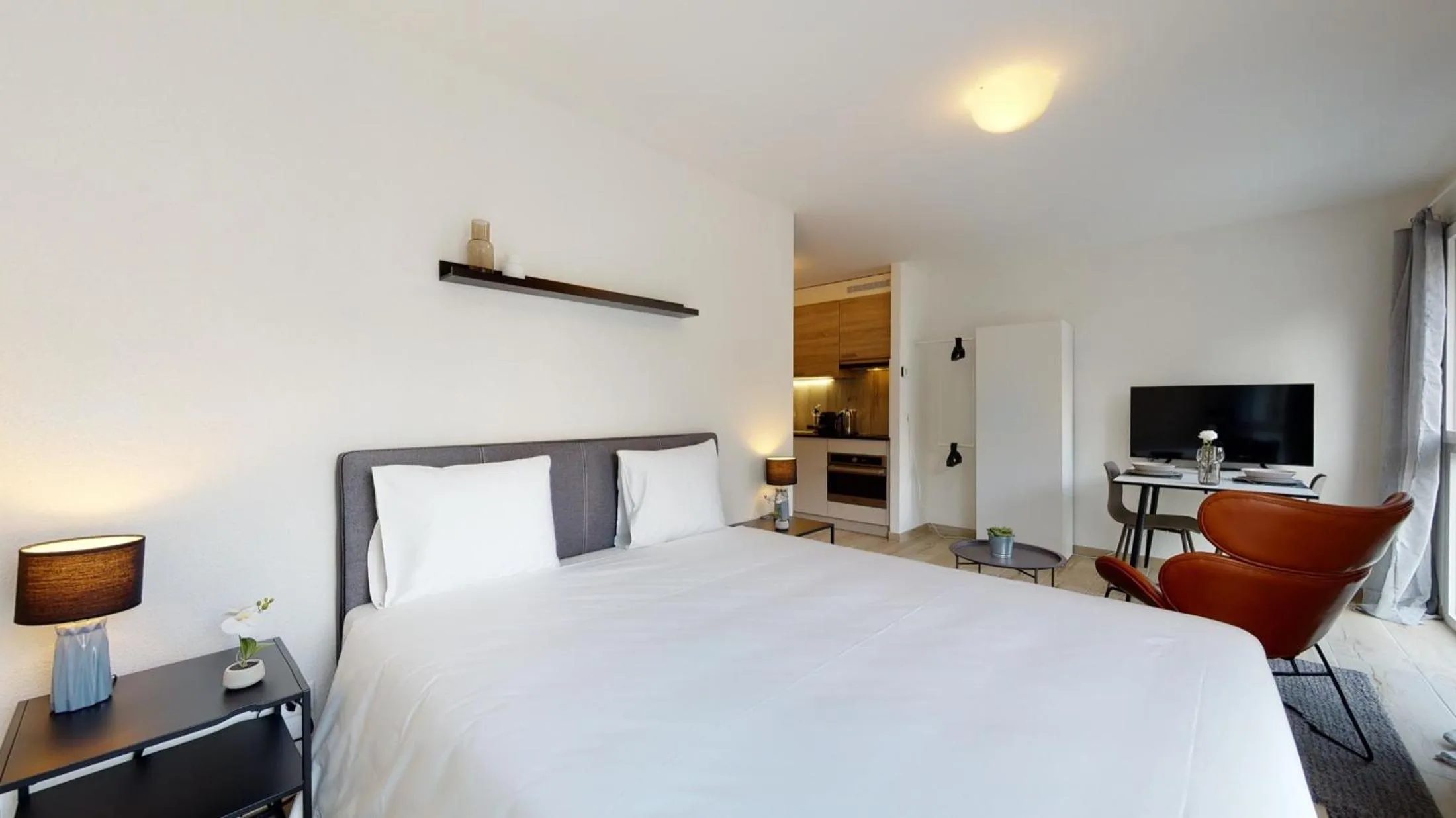 Bedroom, Bed in Nonanteneuf appart hōtel Aigle - contactless check-in