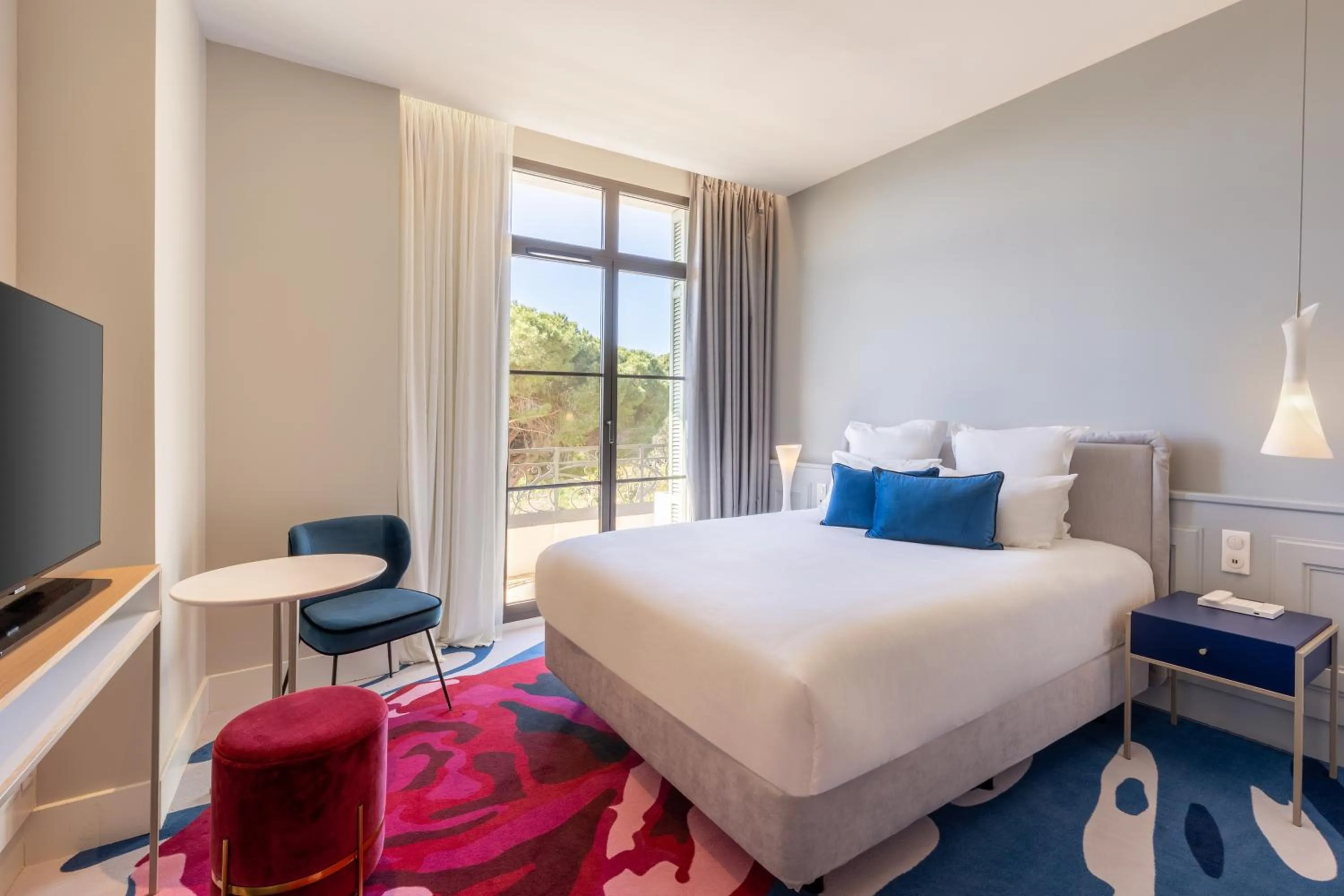 Bed in Eden Rose Grand Hotel BW Premier Collection