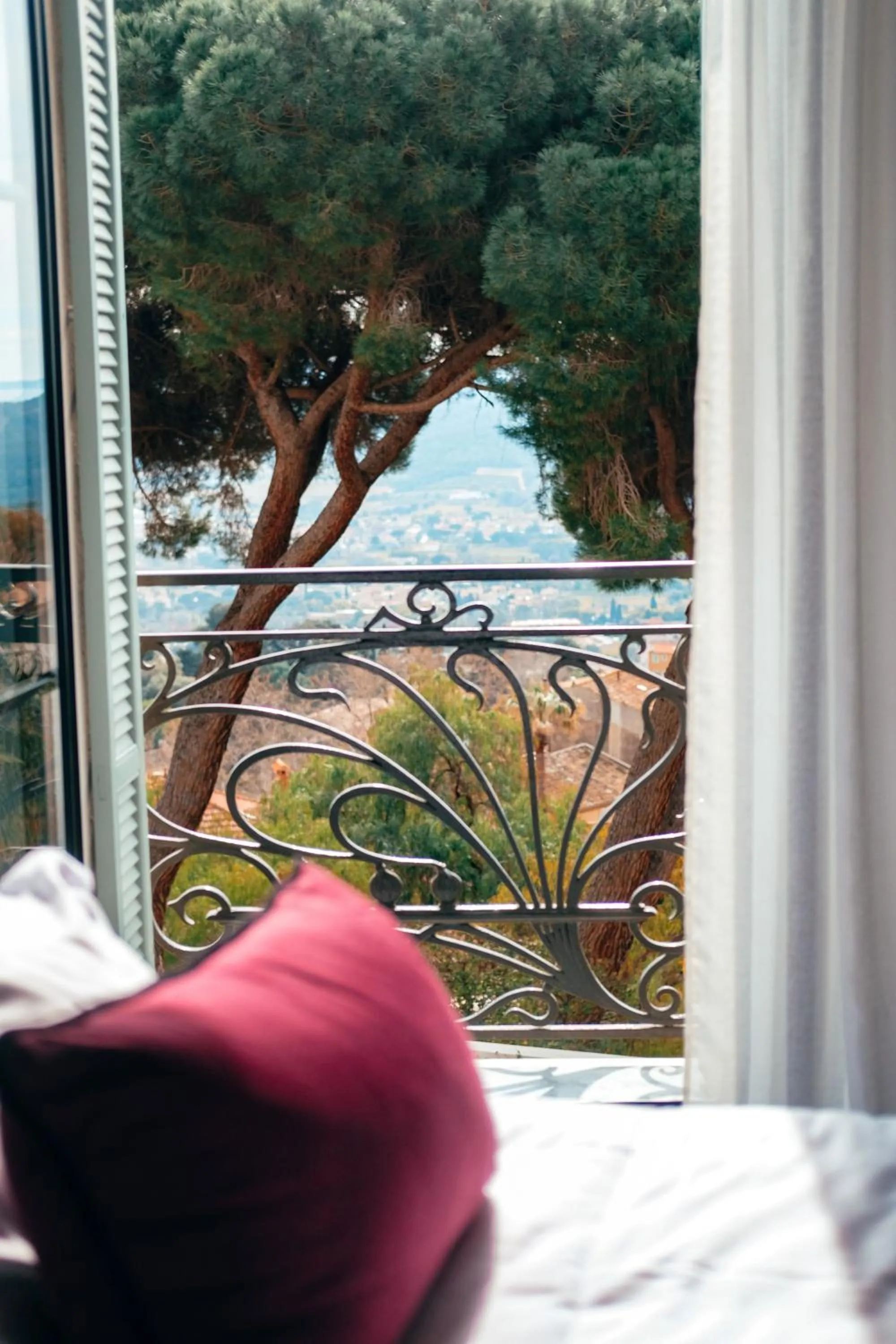 View (from property/room), Bed in Eden Rose Grand Hotel BW Premier Collection