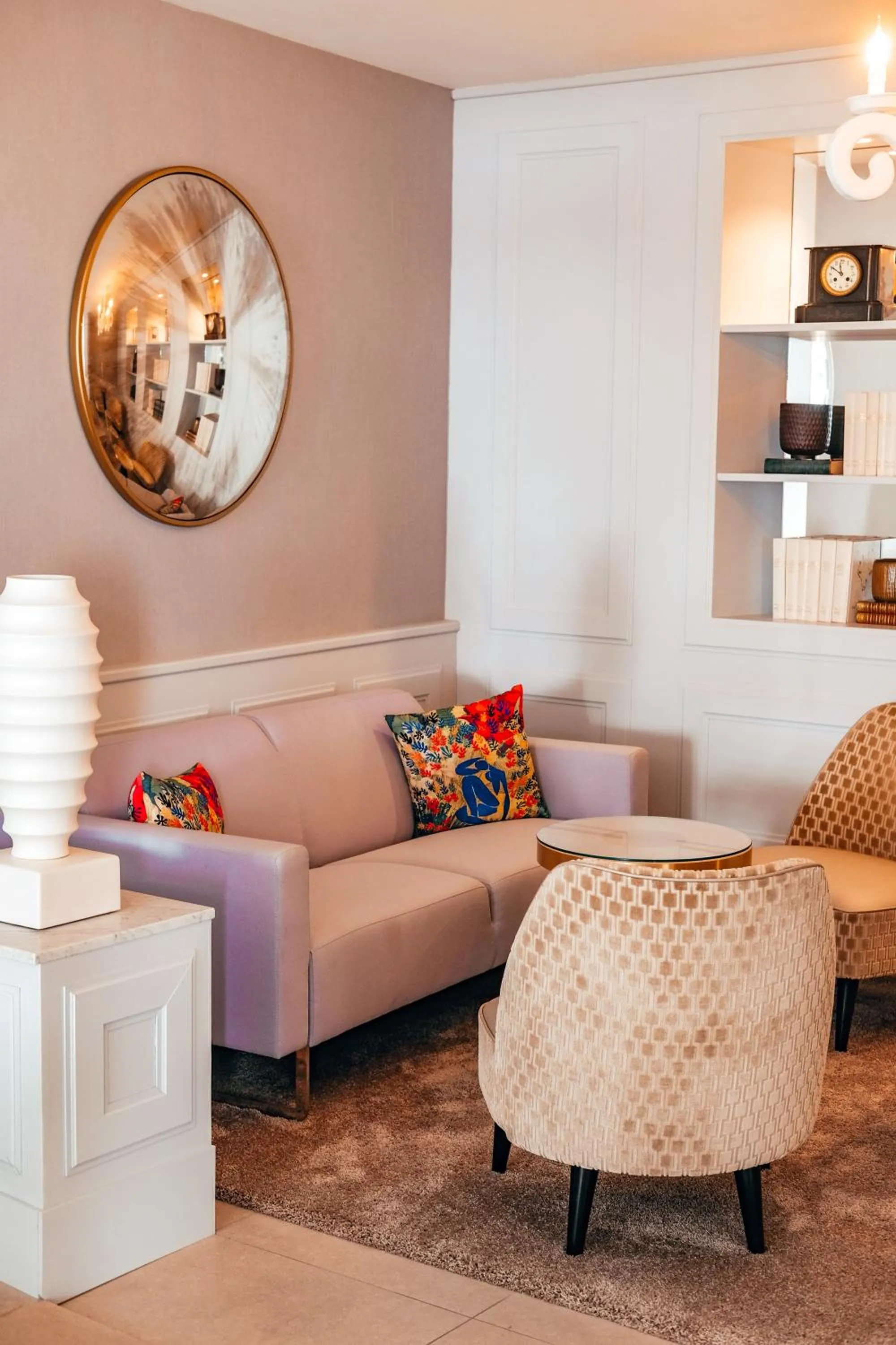 Living room in Eden Rose Grand Hotel BW Premier Collection