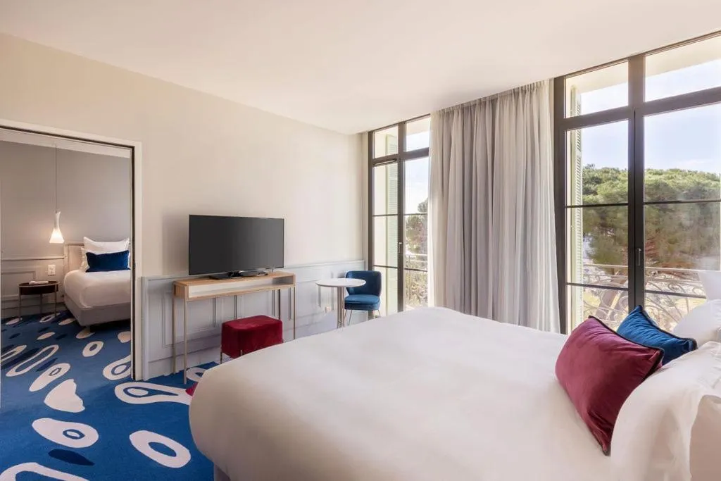 Bed in Eden Rose Grand Hotel BW Premier Collection