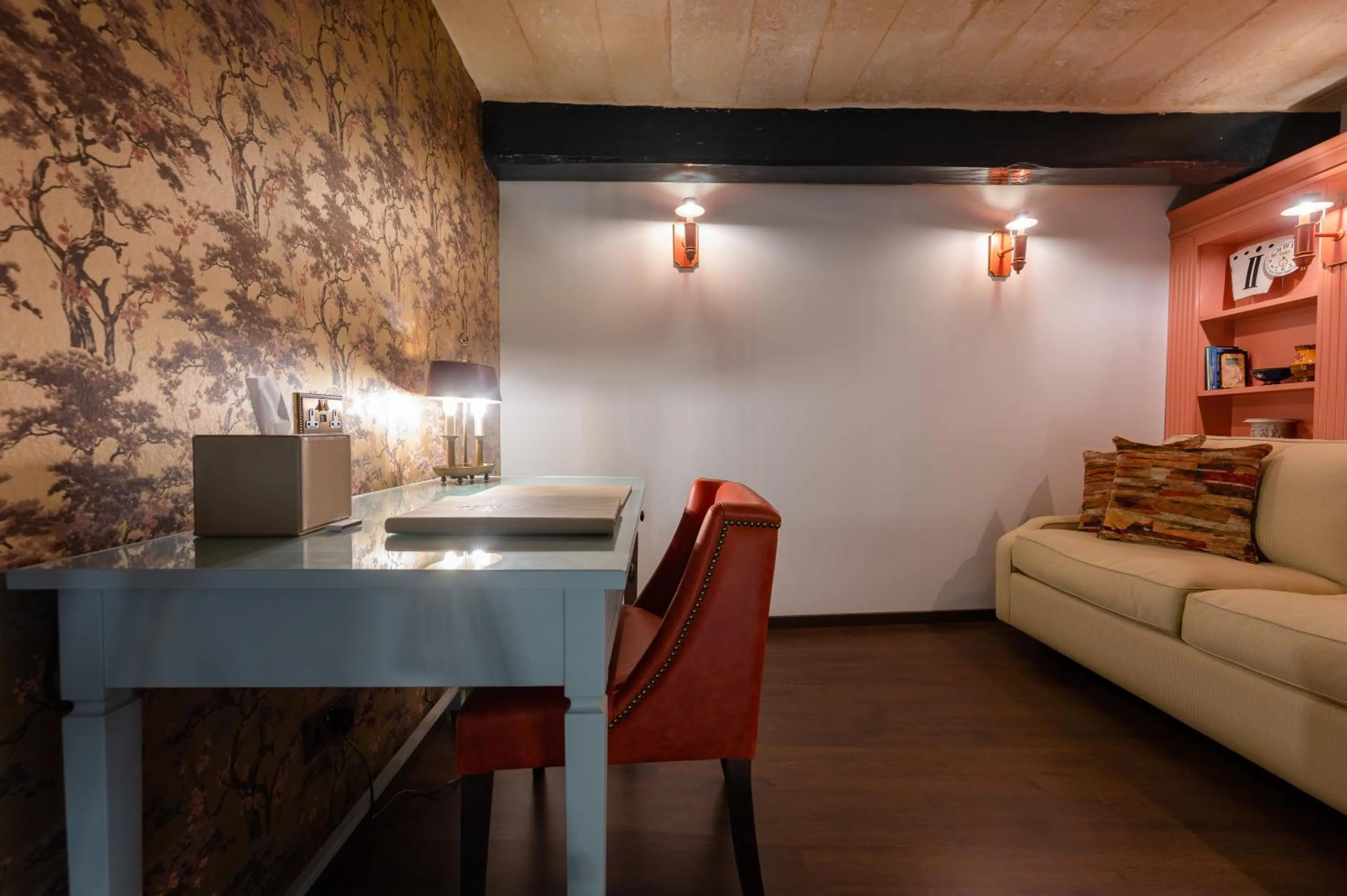 Library in Palazzo Bifora