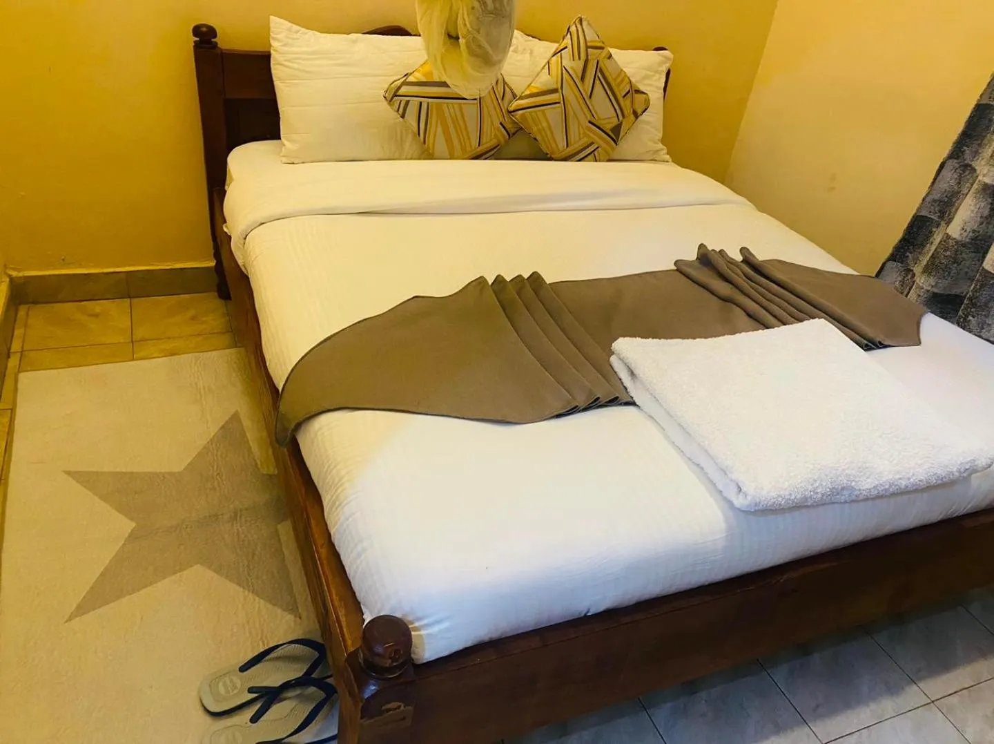 Bed in Villa Serene Hotel