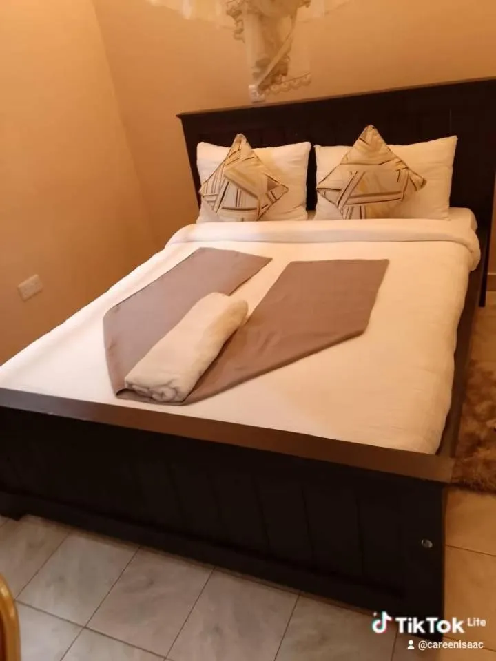 Bed in Villa Serene Hotel