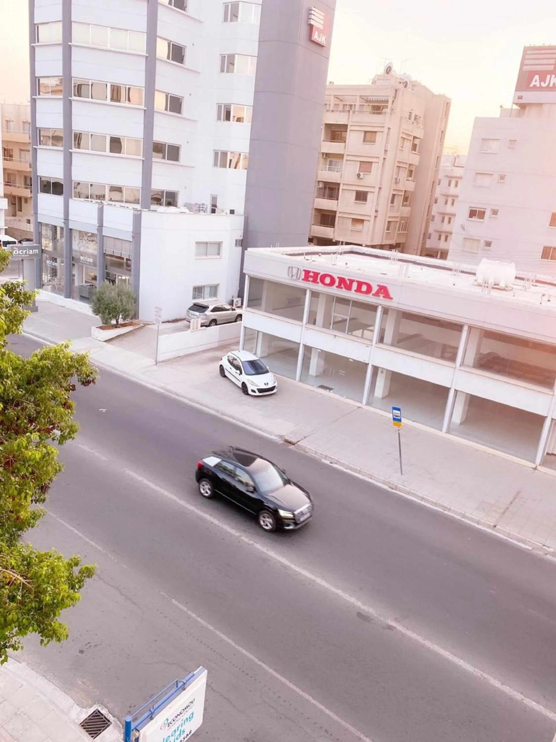 Neighbourhood in City Comfort Rooms