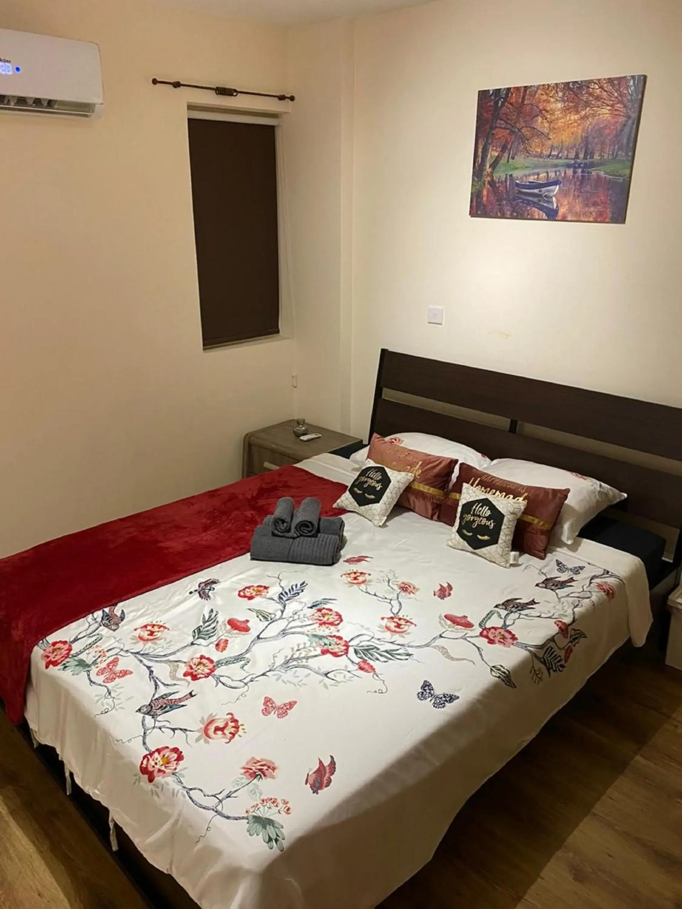 Deluxe Room with Shared Bathroom in City Comfort Rooms Deluxe Room with Shared Bathroom in City Comfort Rooms