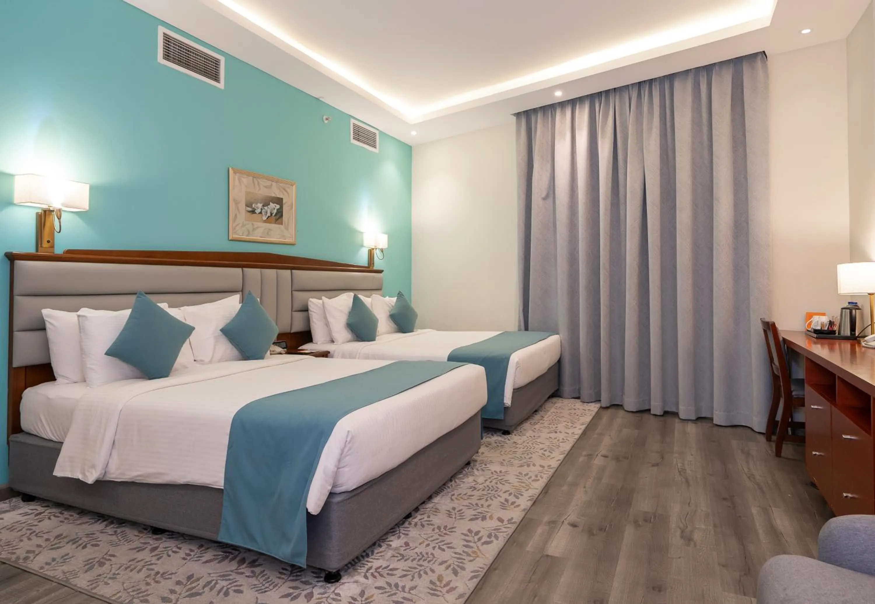 Photo of the whole room, Bed in Howard Johnson Bur Dubai