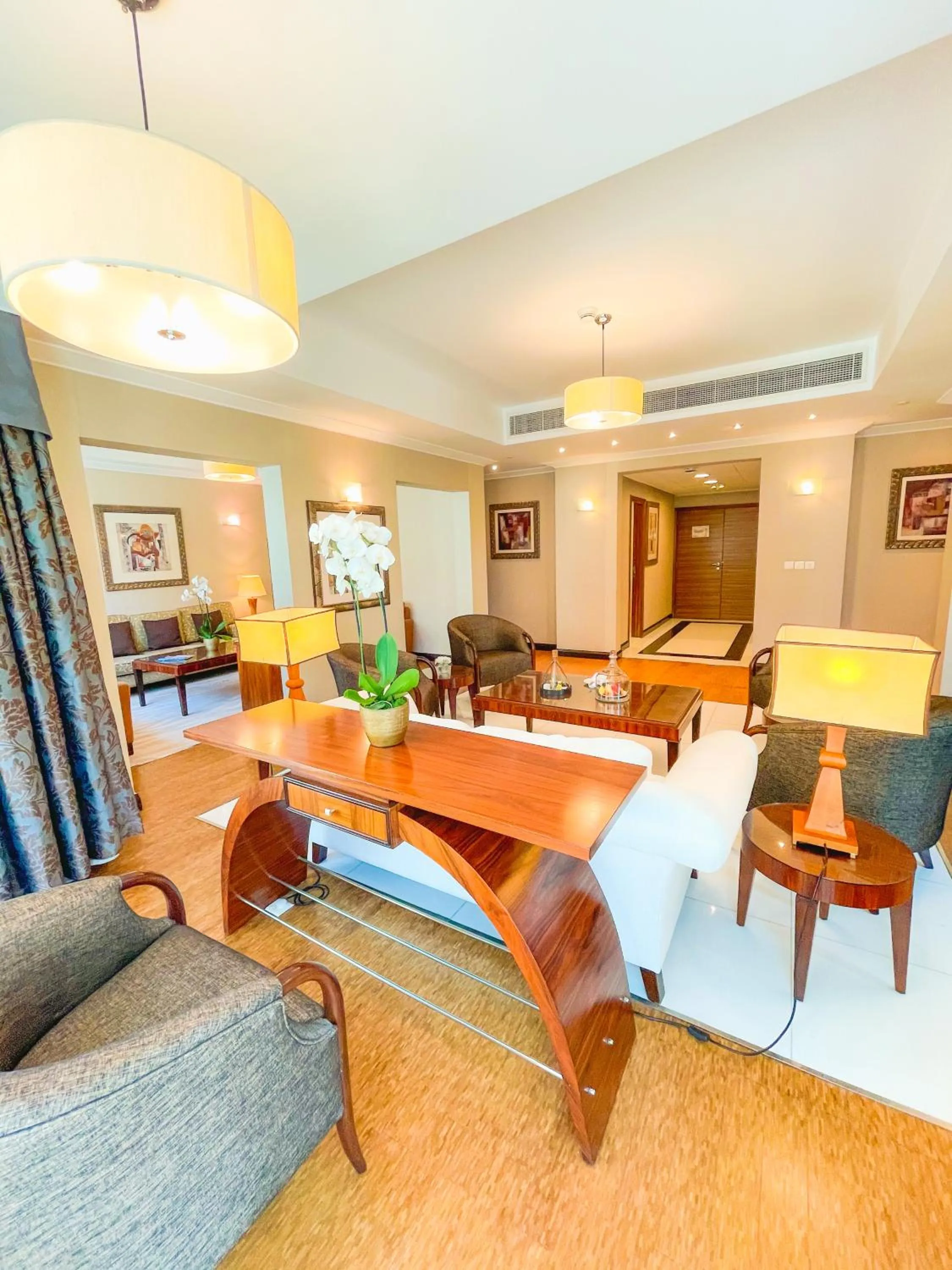 Living room in Swissôtel Al Murooj Dubai