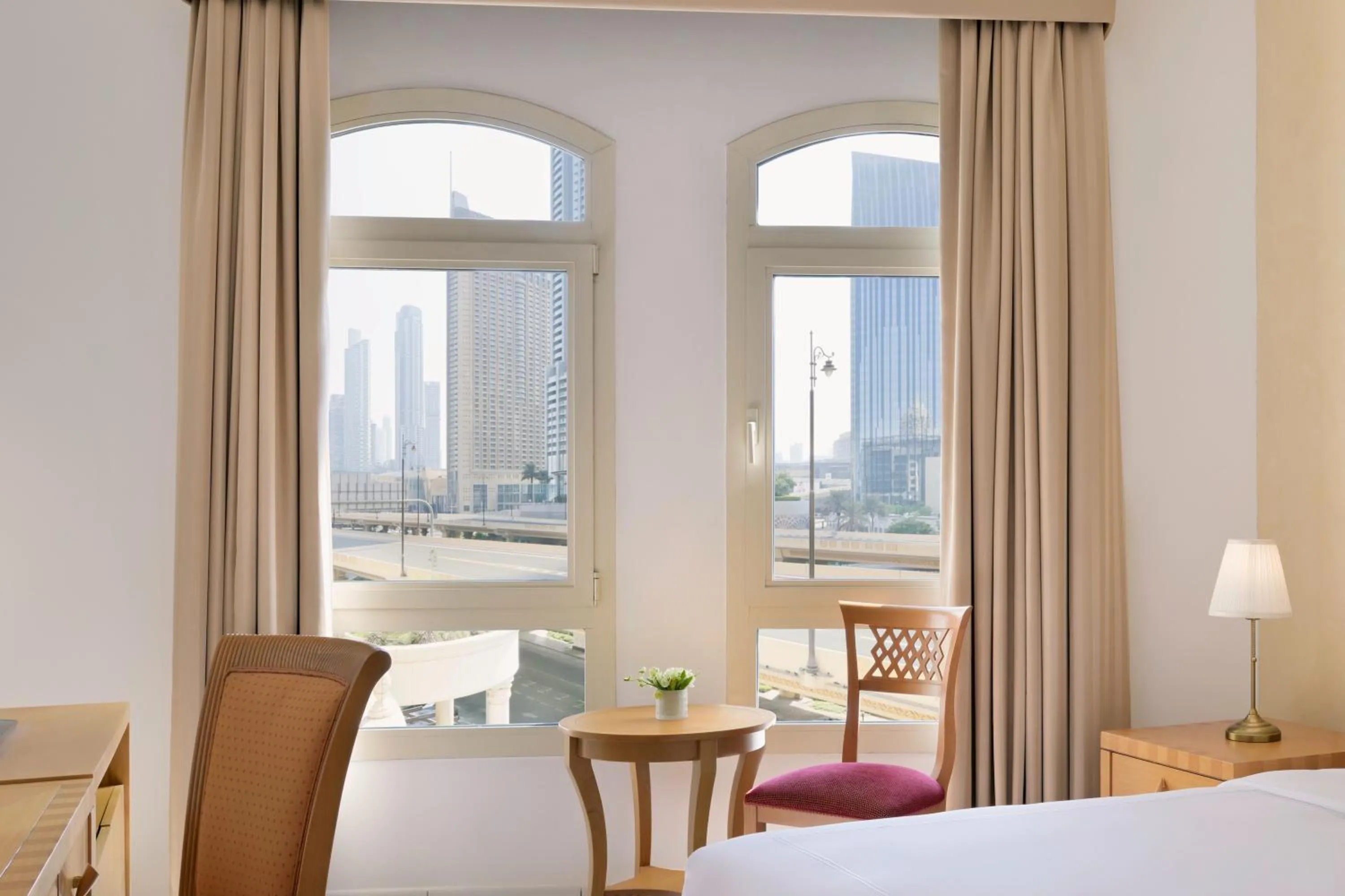 View (from property/room), Bed in Swissôtel Al Murooj Dubai