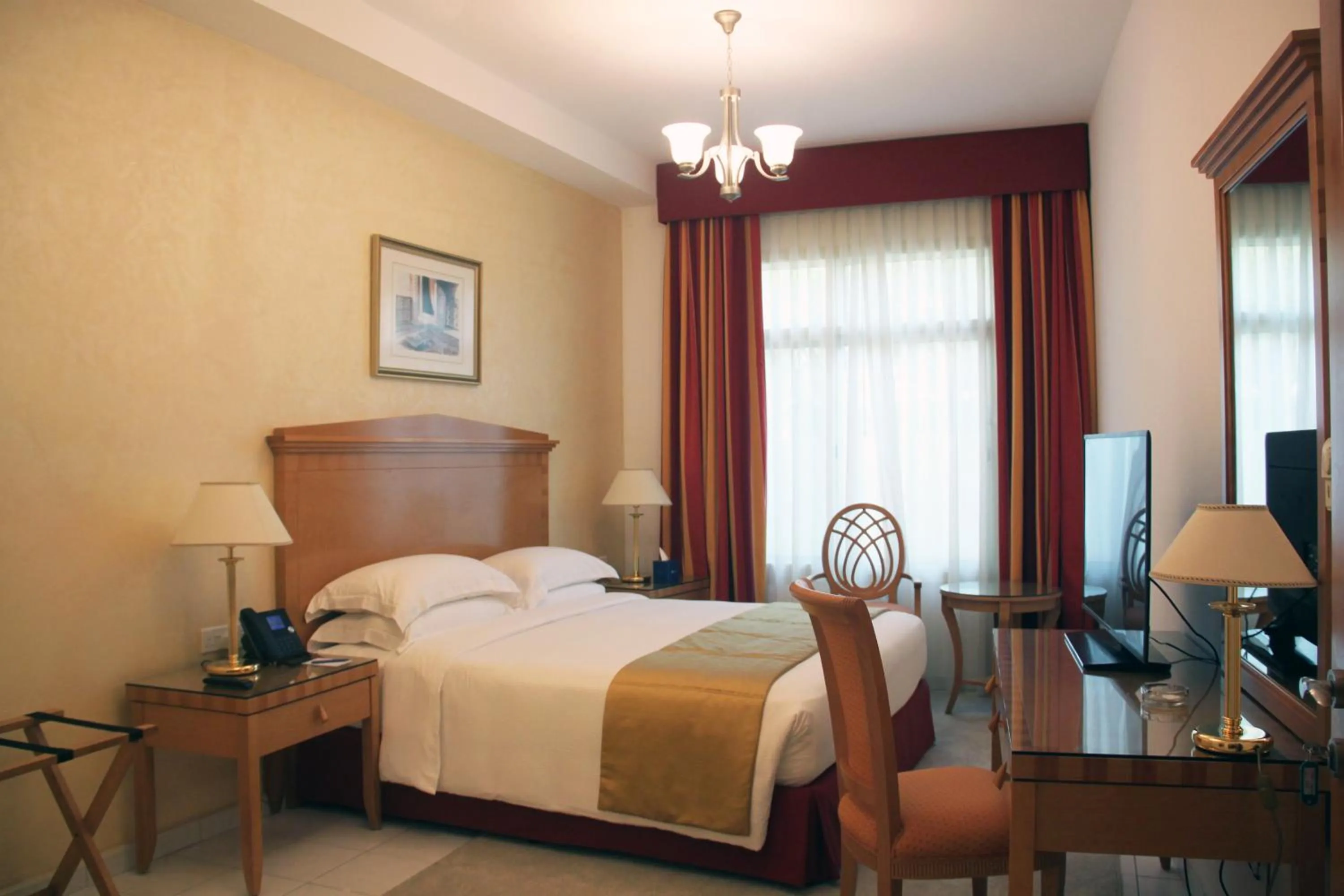 Bed in Swissôtel Al Murooj Dubai