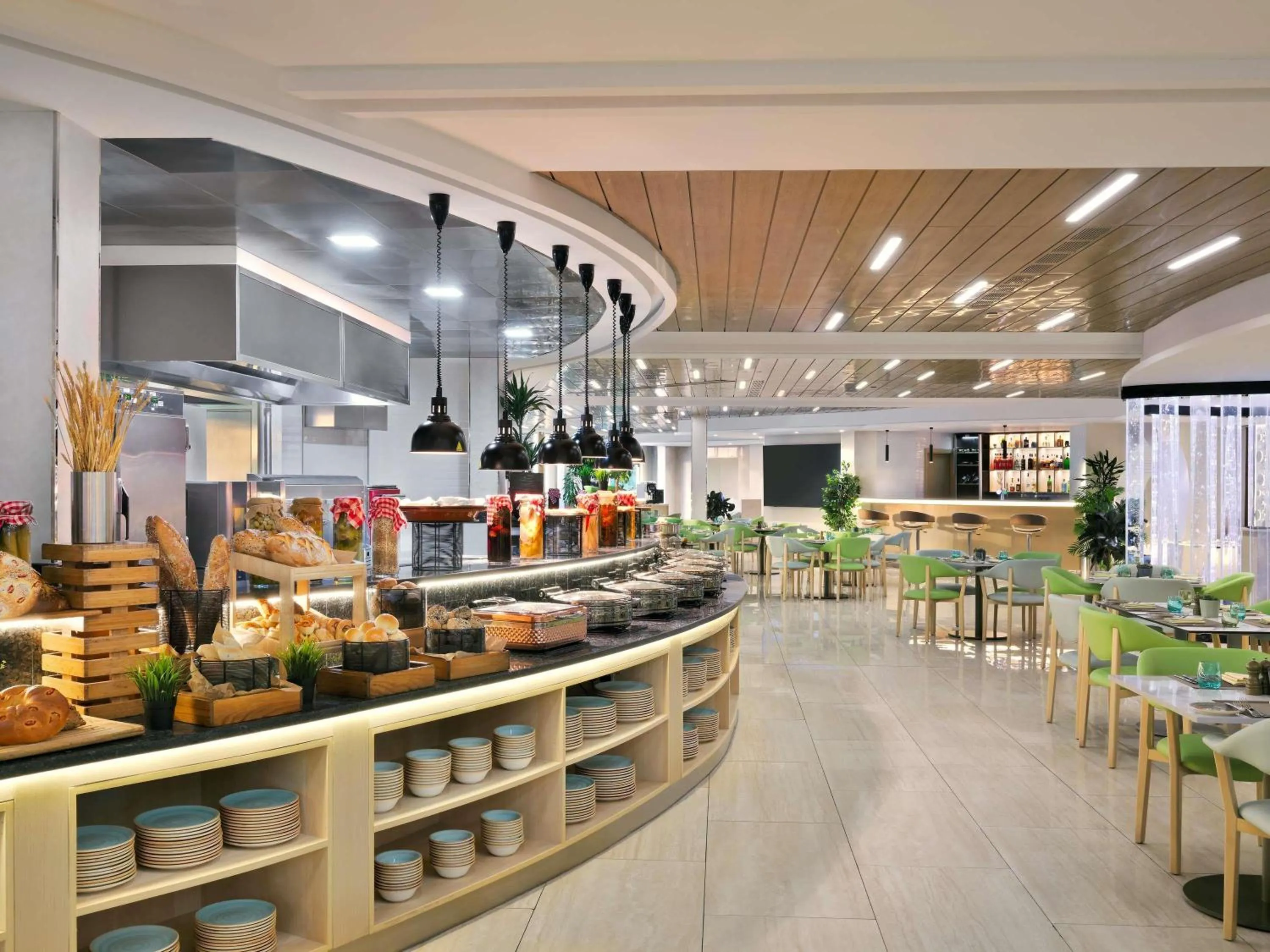 Restaurant/places to eat in Swissôtel Al Murooj Dubai