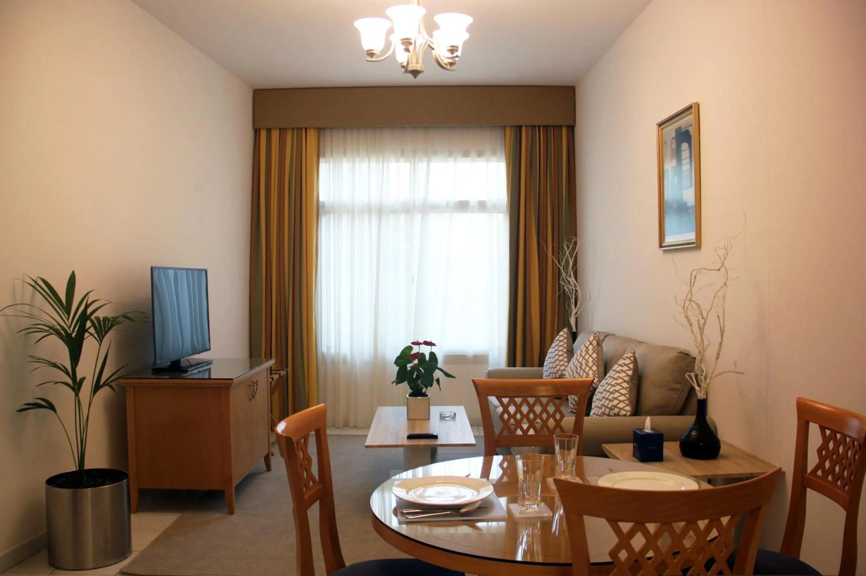 Living room in Swissôtel Al Murooj Dubai