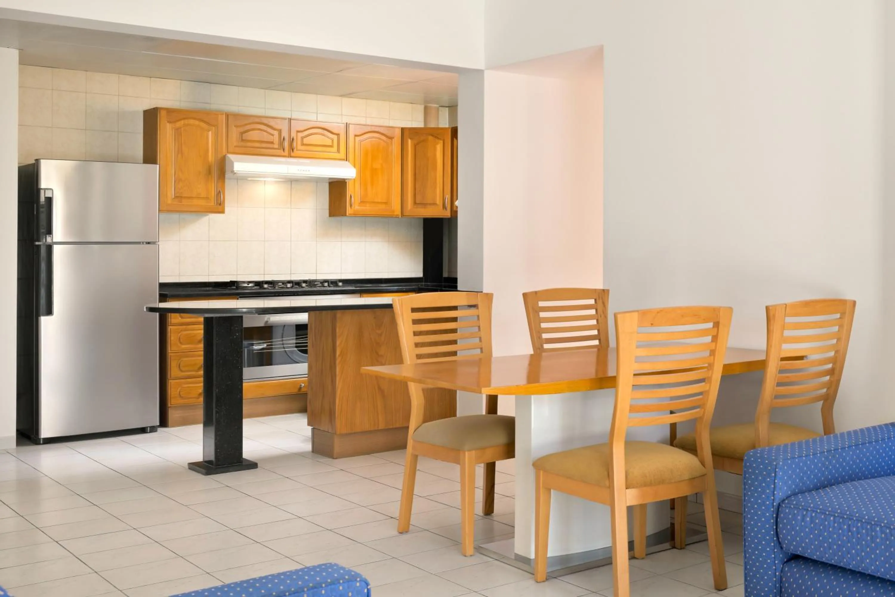 Dining area in Swissôtel Al Murooj Dubai