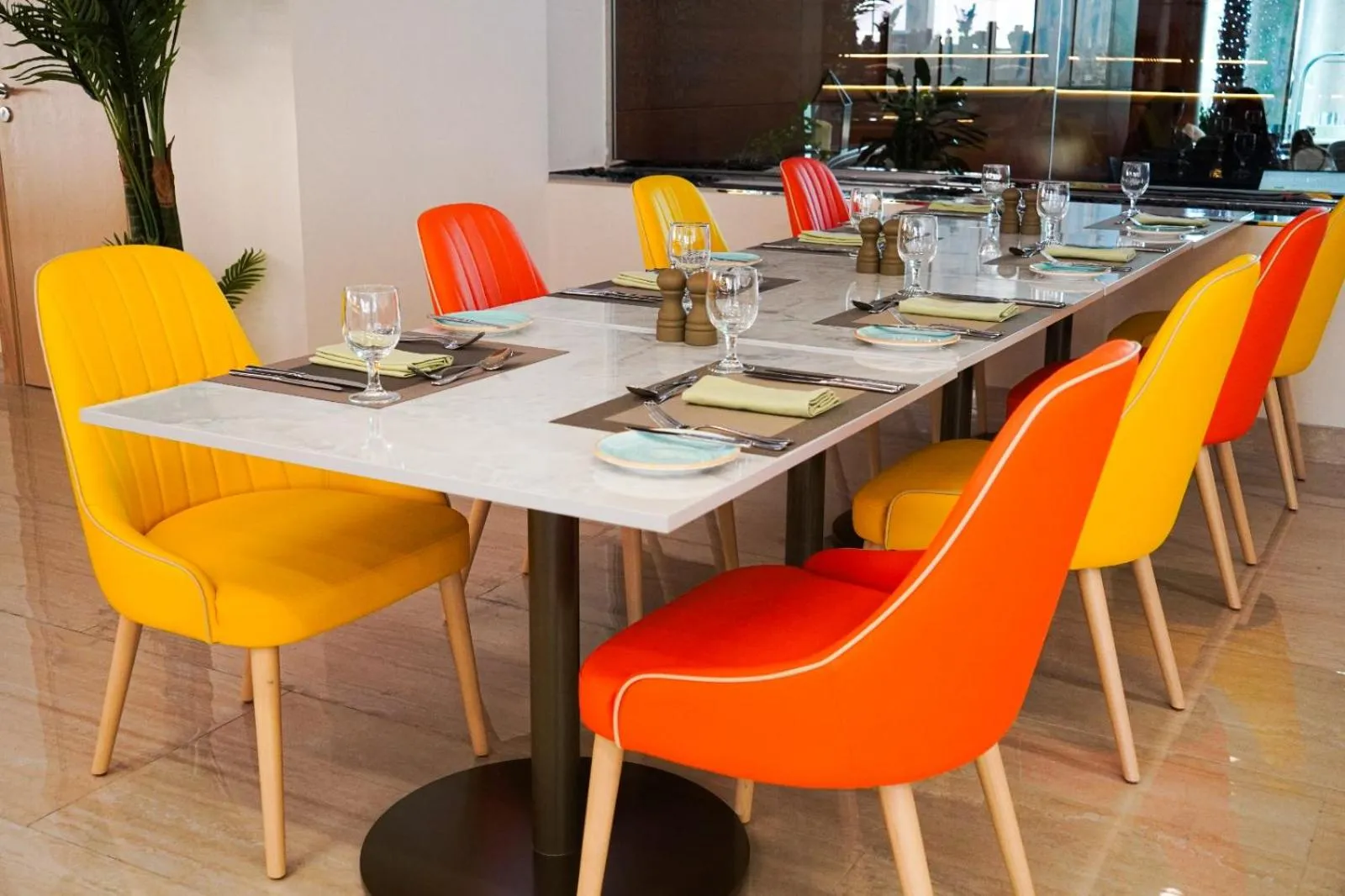 Food and drinks in Swissôtel Al Murooj Dubai