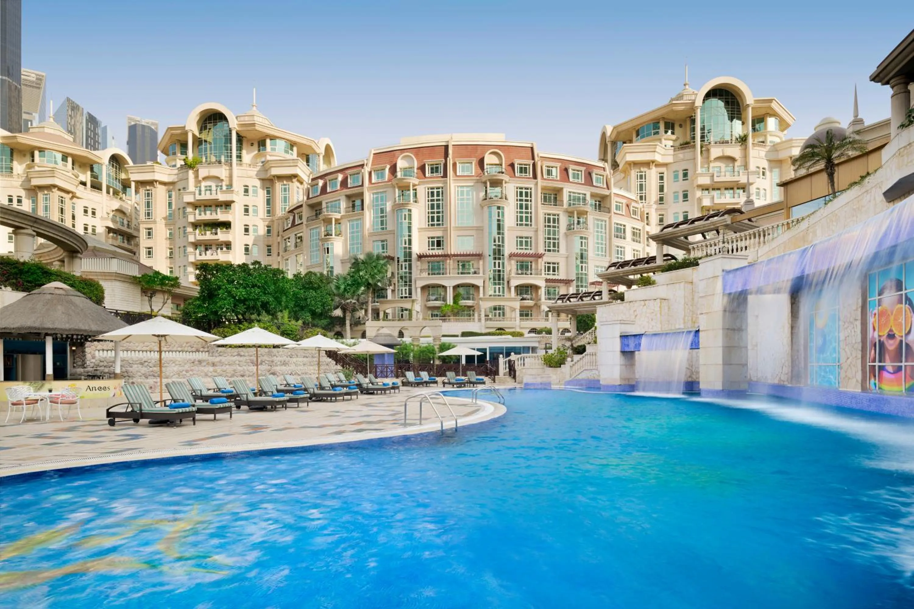 Pool view in Swissôtel Al Murooj Dubai