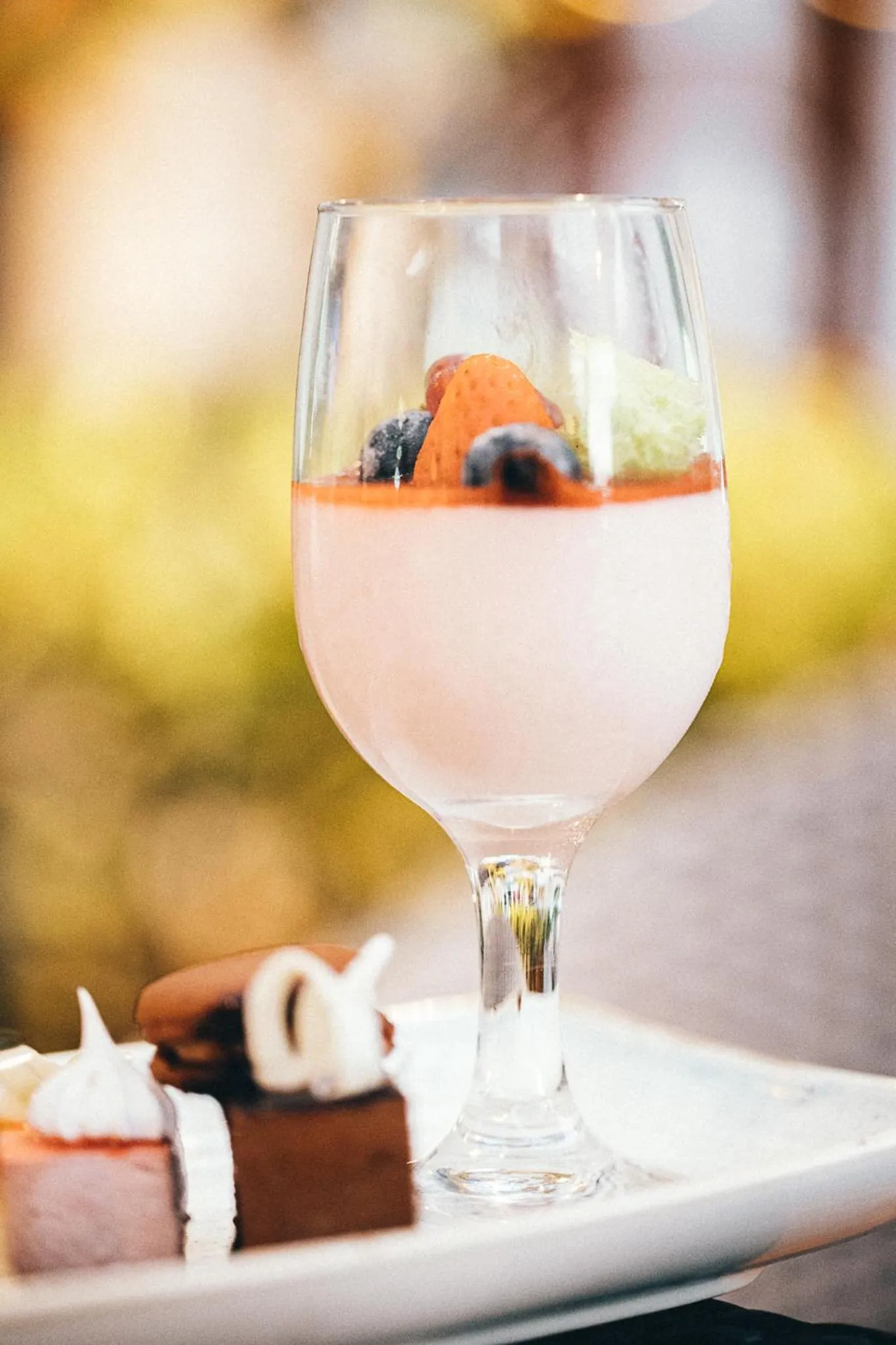 Food and drinks in Swissôtel Al Murooj Dubai