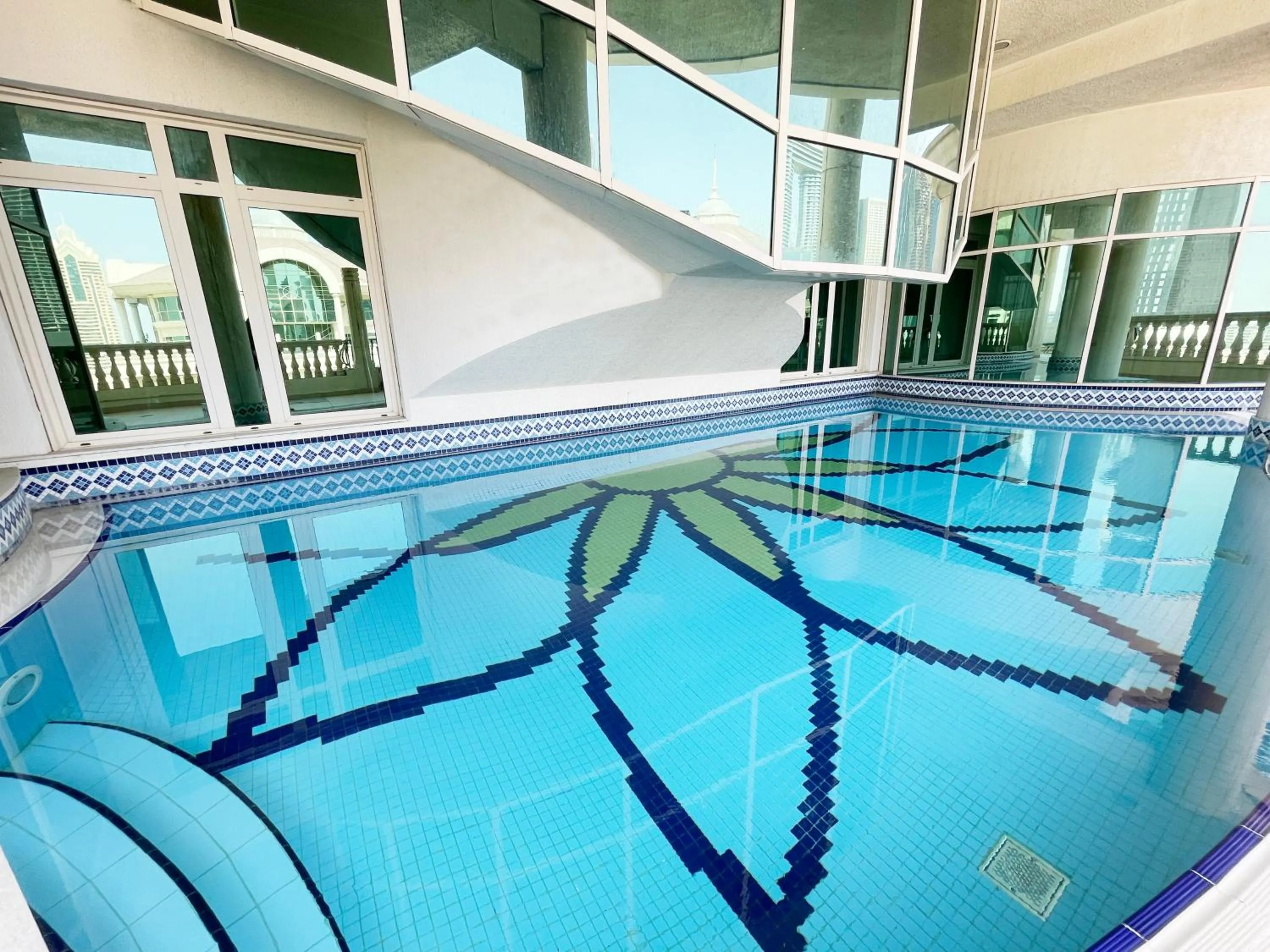 Swimming pool in Swissôtel Al Murooj Dubai
