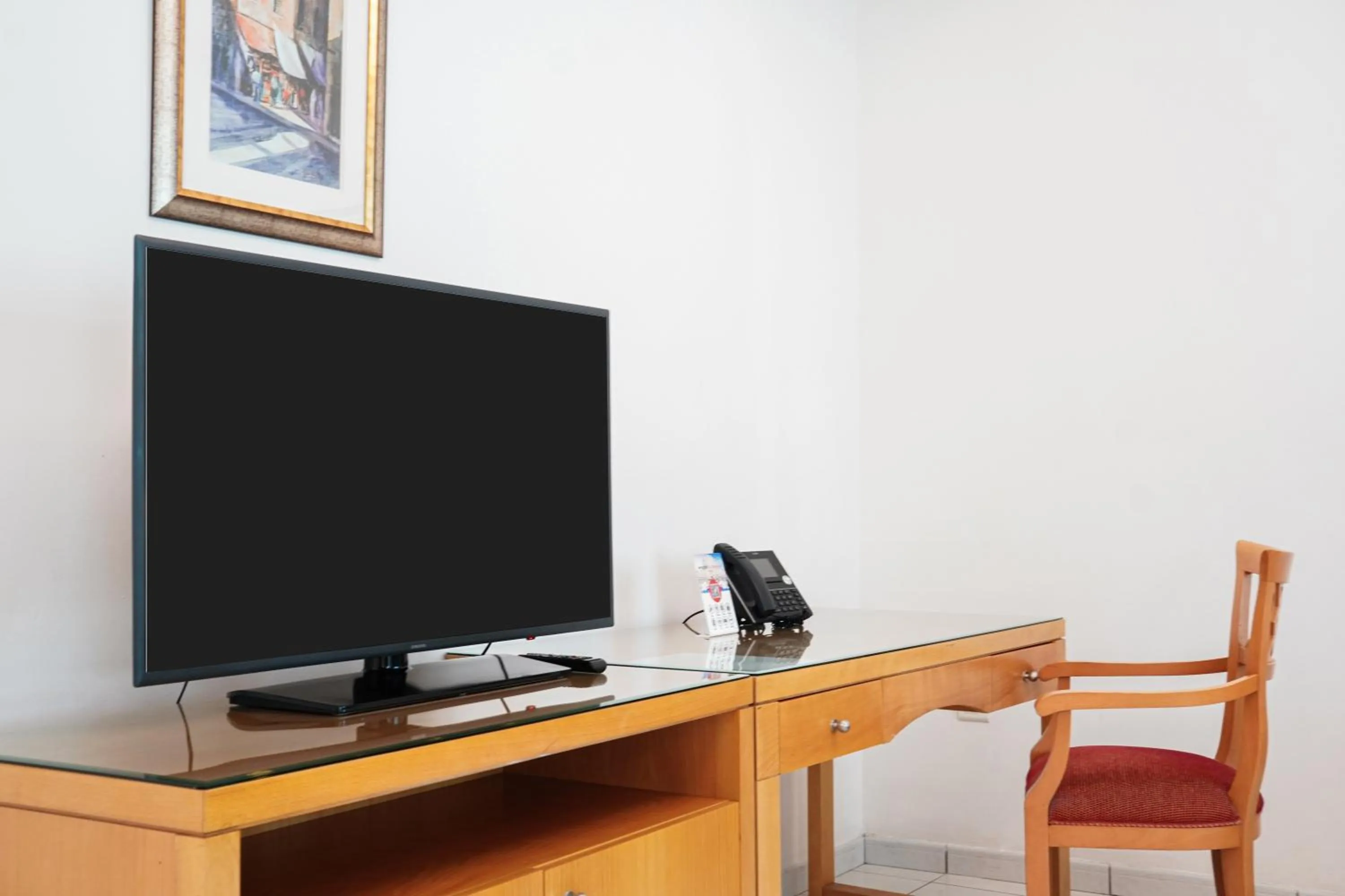 TV and multimedia in Swissôtel Al Murooj Dubai