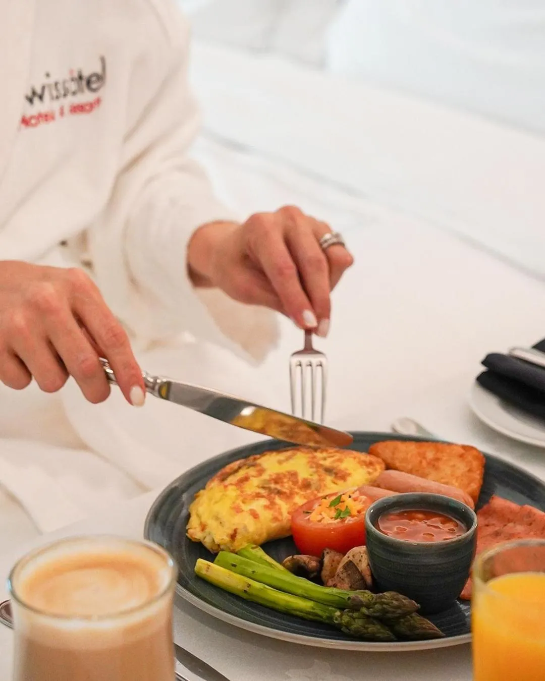 Food in Swissôtel Al Murooj Dubai