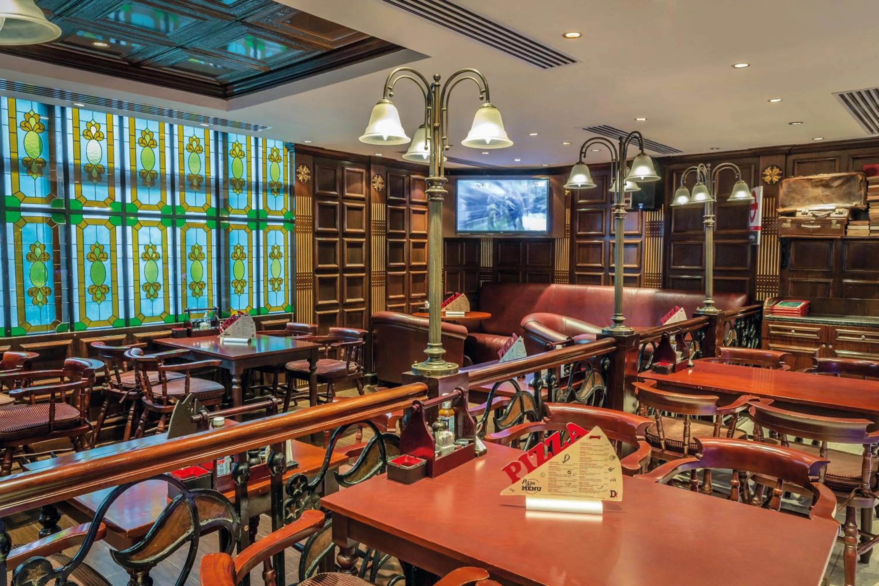 Lounge or bar in Swissôtel Al Murooj Dubai