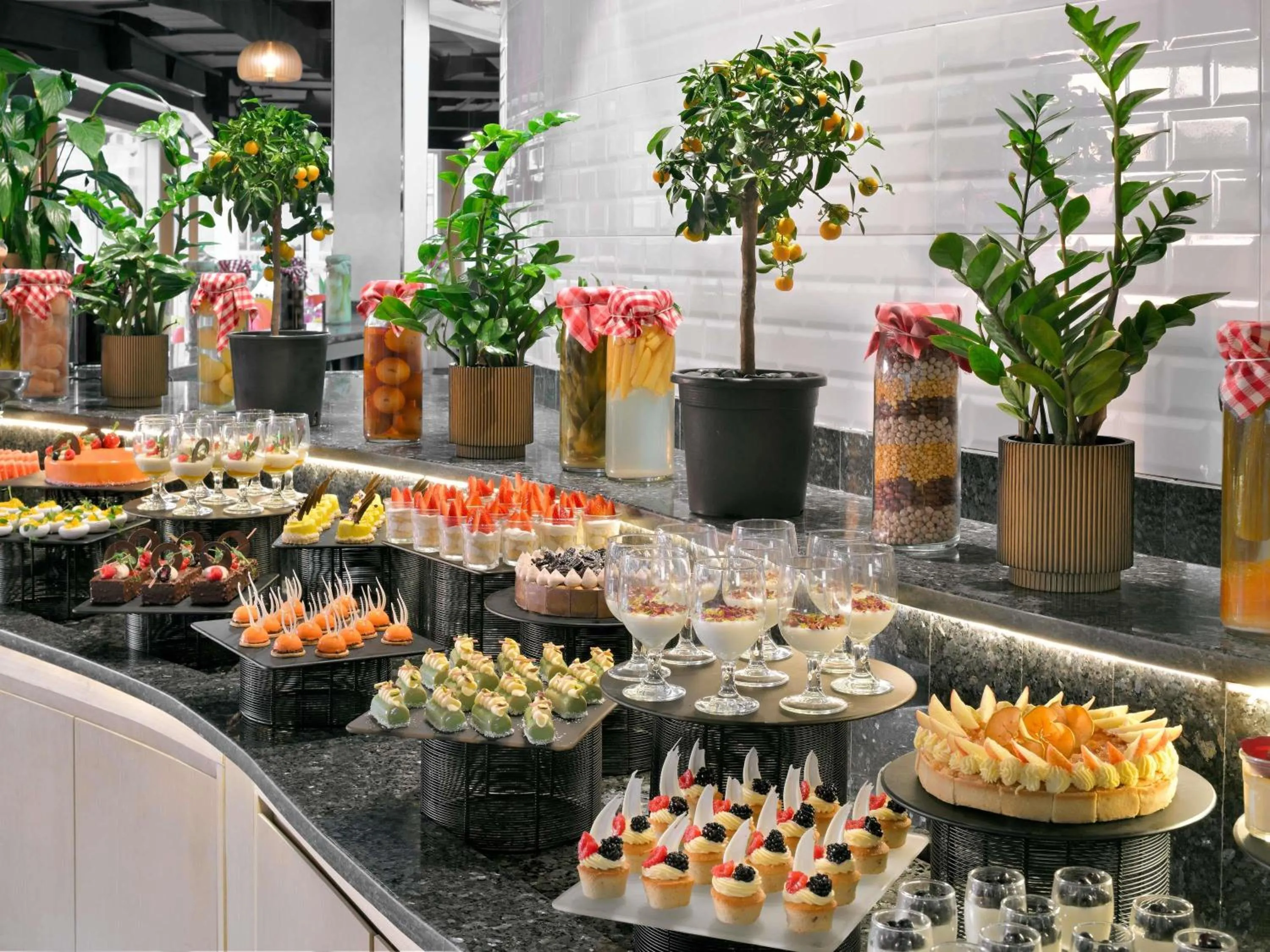 Restaurant/places to eat in Swissôtel Al Murooj Dubai