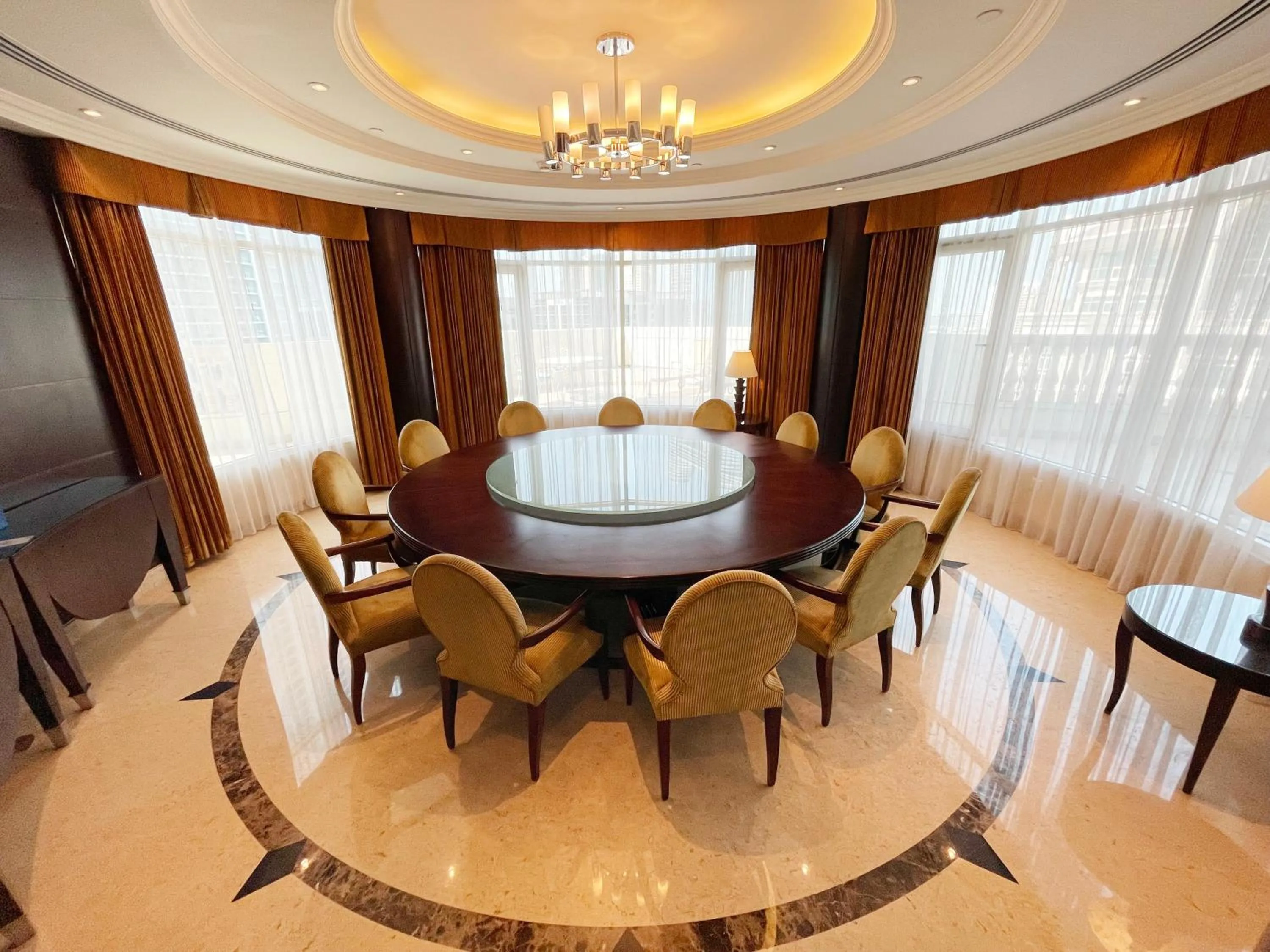 Dining area in Swissôtel Al Murooj Dubai