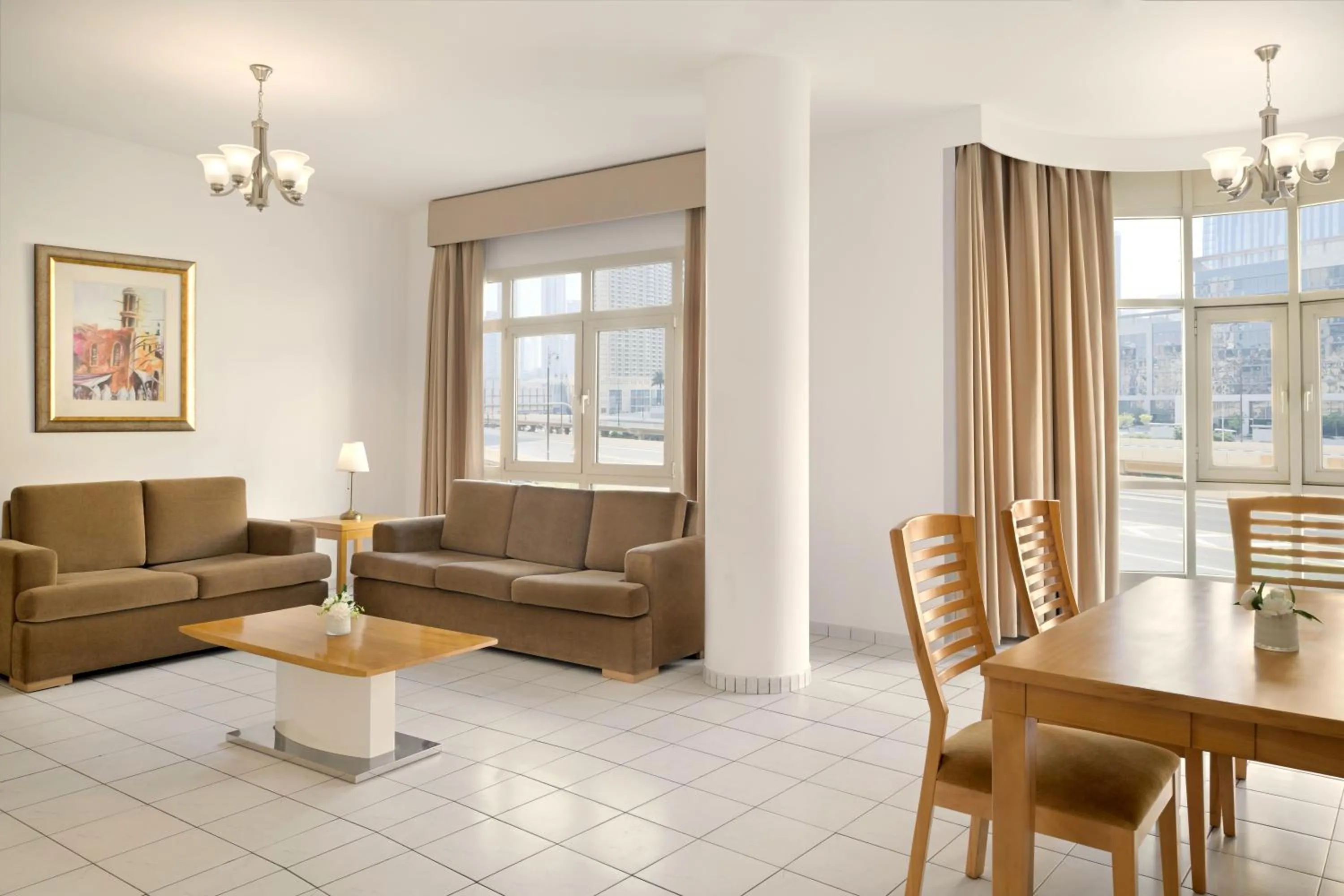 Living room in Swissôtel Al Murooj Dubai