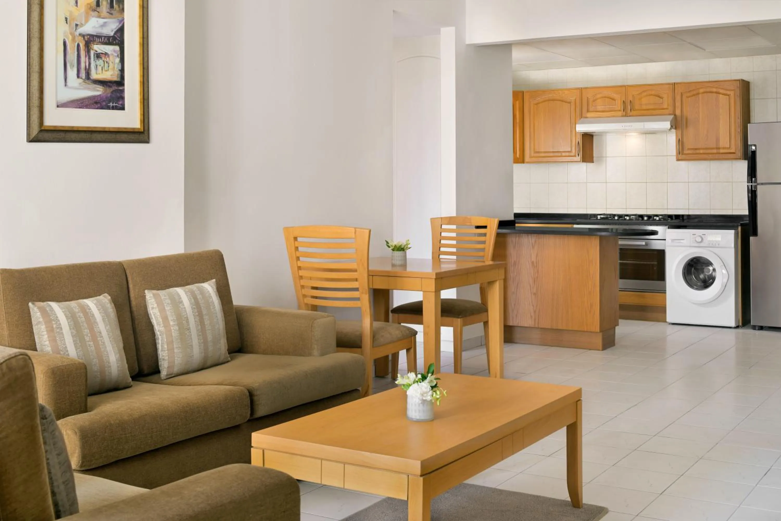 Kitchen or kitchenette in Swissôtel Al Murooj Dubai