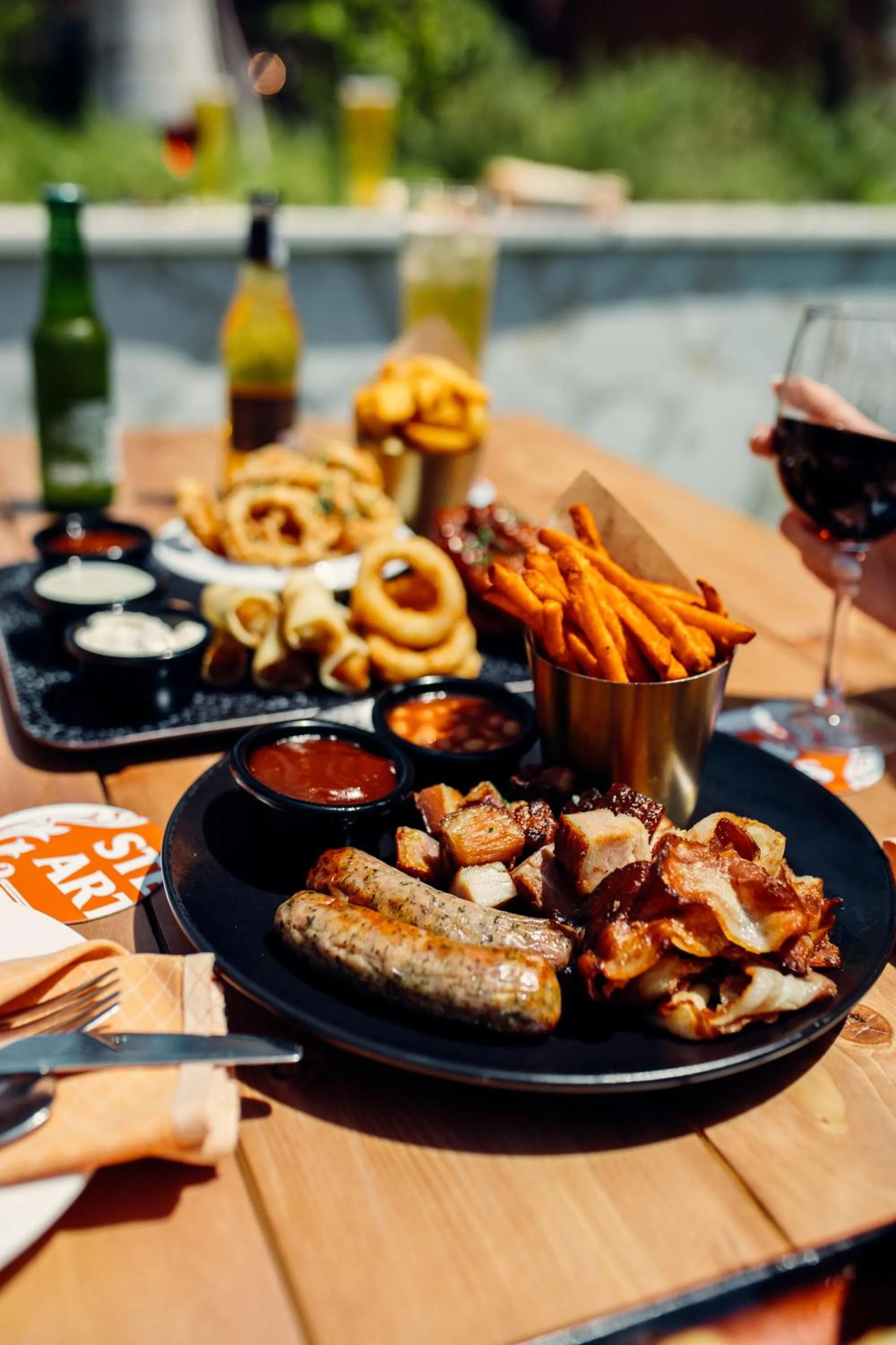 Food and drinks in Swissôtel Al Murooj Dubai