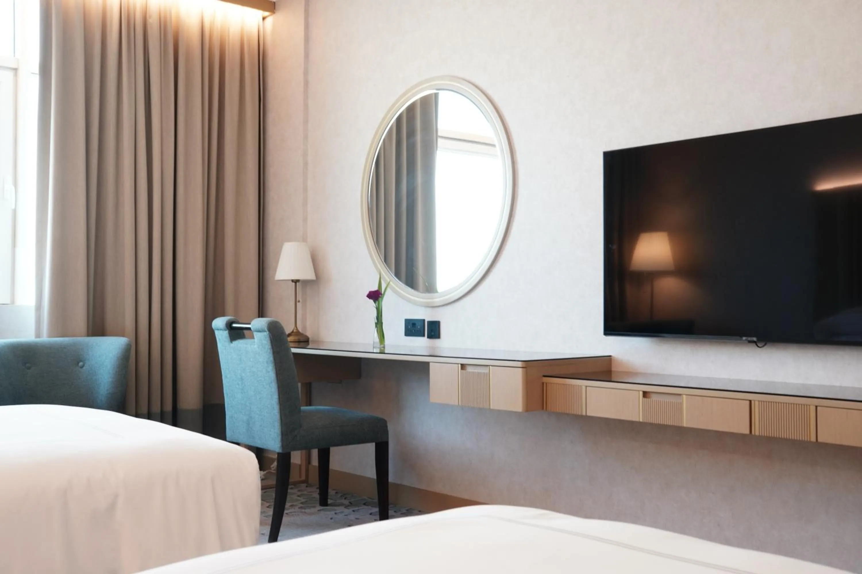 Bed in Swissôtel Al Murooj Dubai