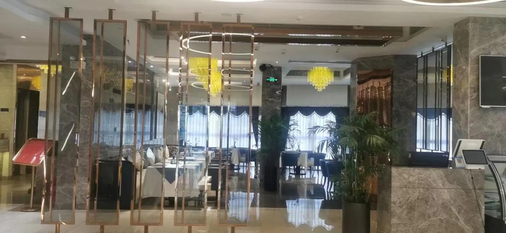 Restaurant/places to eat in Dingshang Apartment Hotel