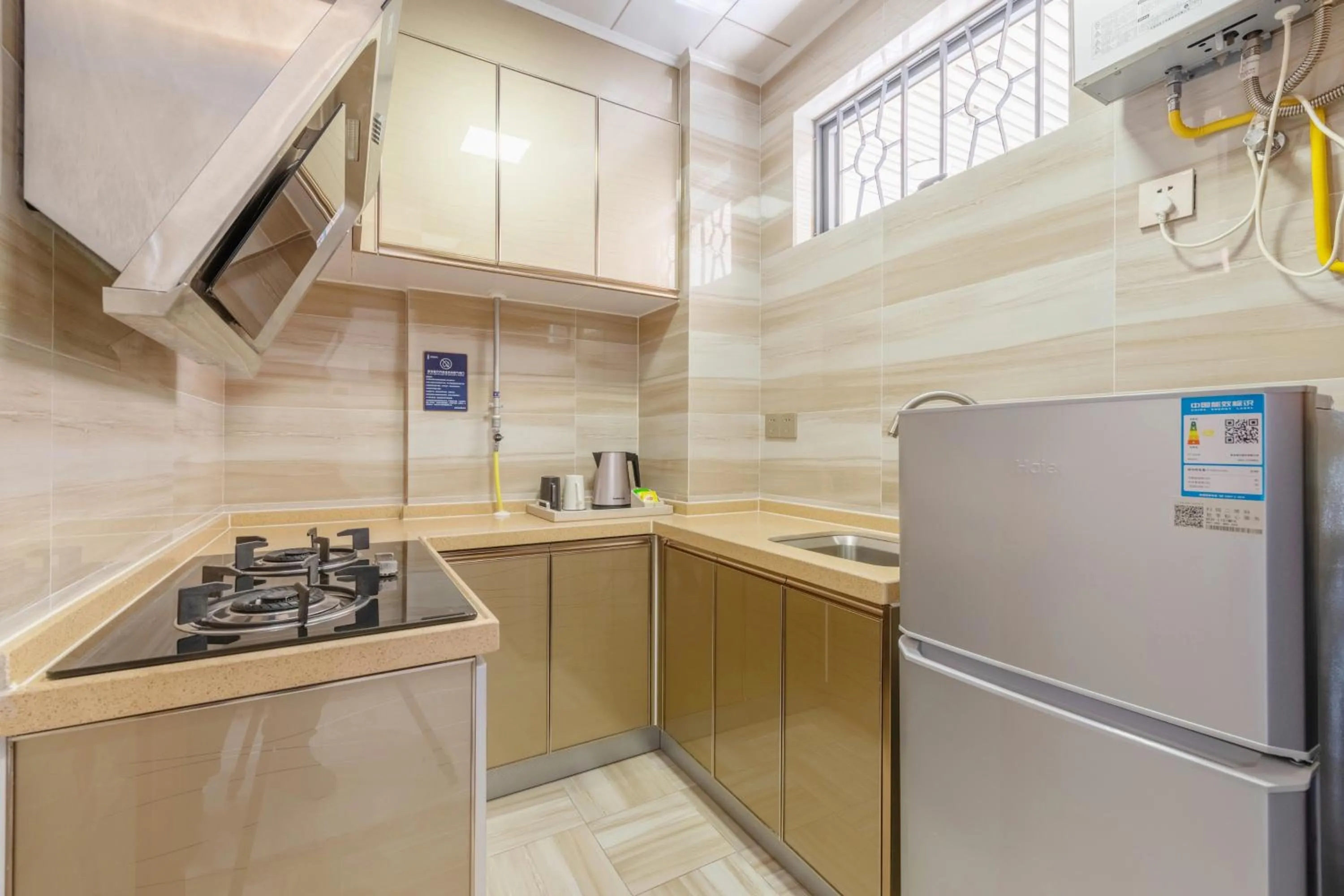 Kitchen or kitchenette in Dingshang Apartment Hotel