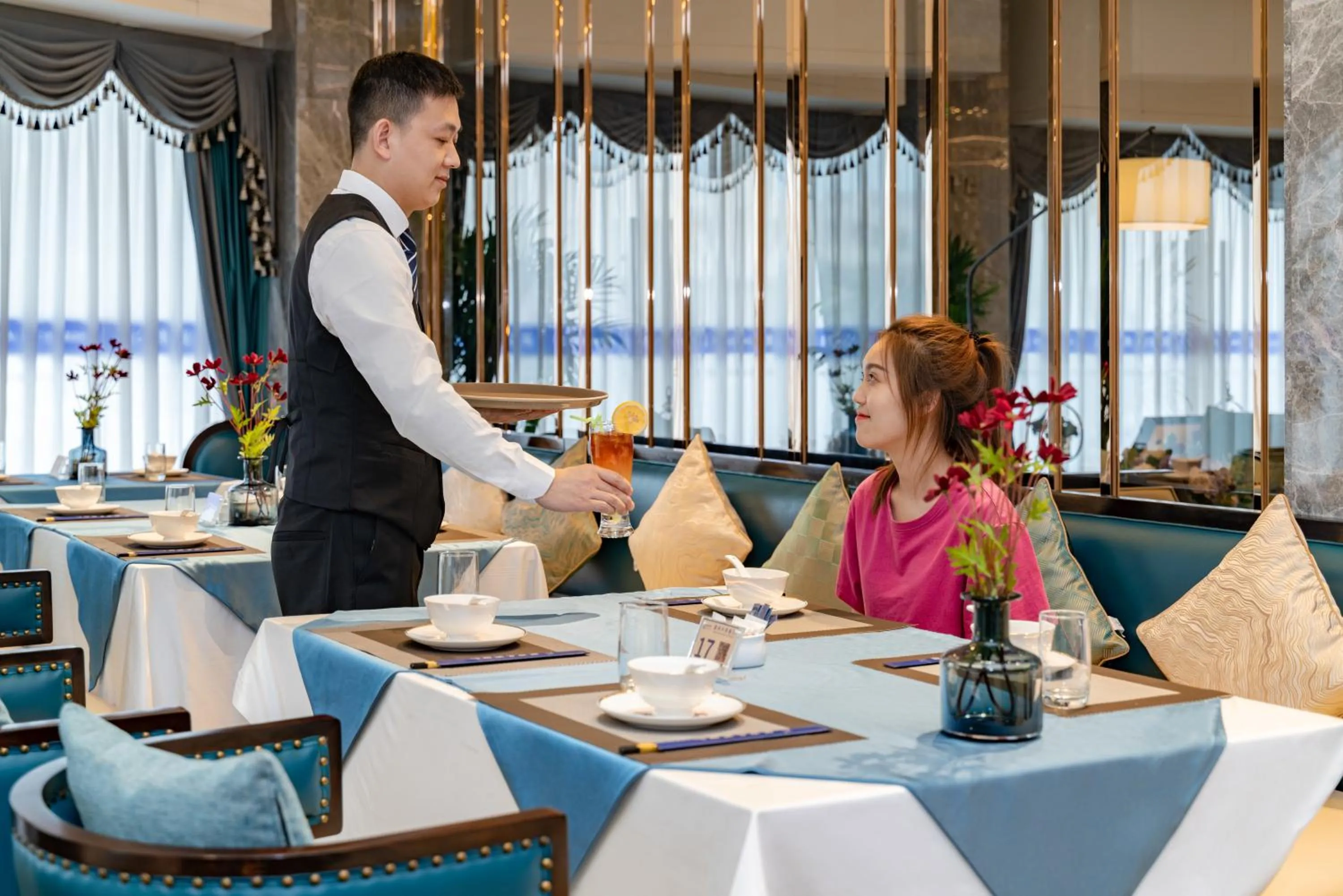 Restaurant/places to eat in Dingshang Apartment Hotel