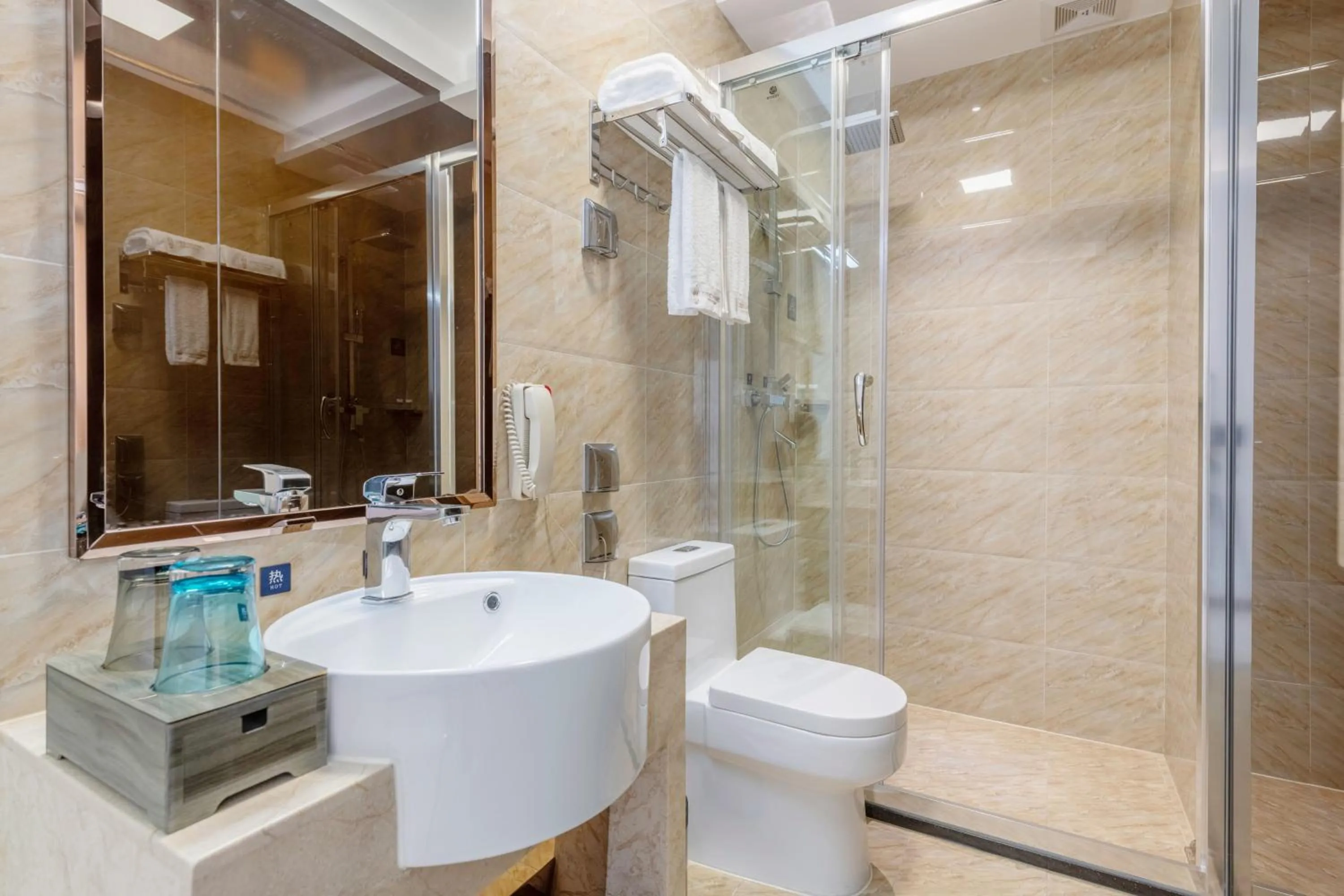 Shower in Dingshang Apartment Hotel