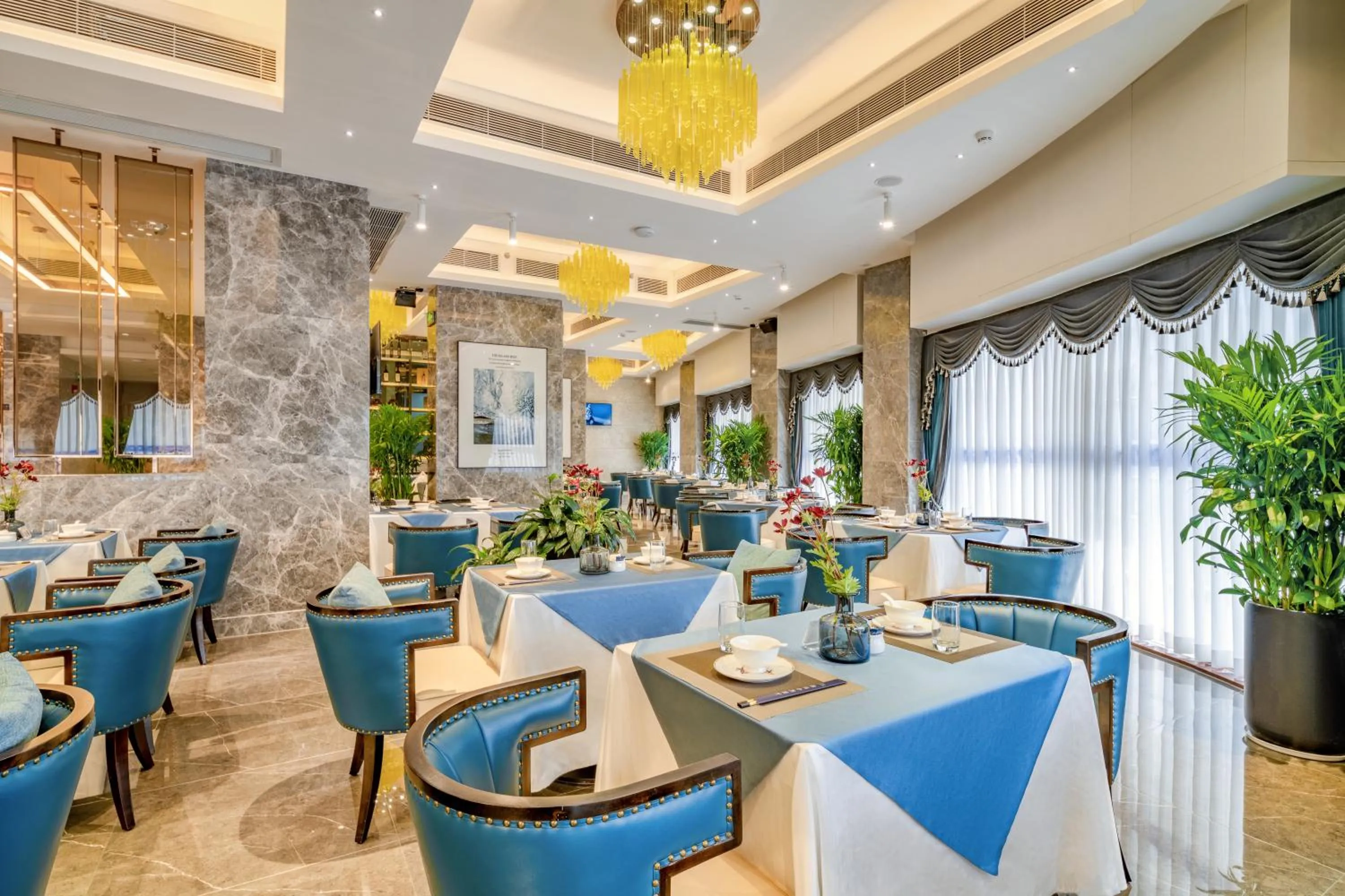 Restaurant/places to eat in Dingshang Apartment Hotel