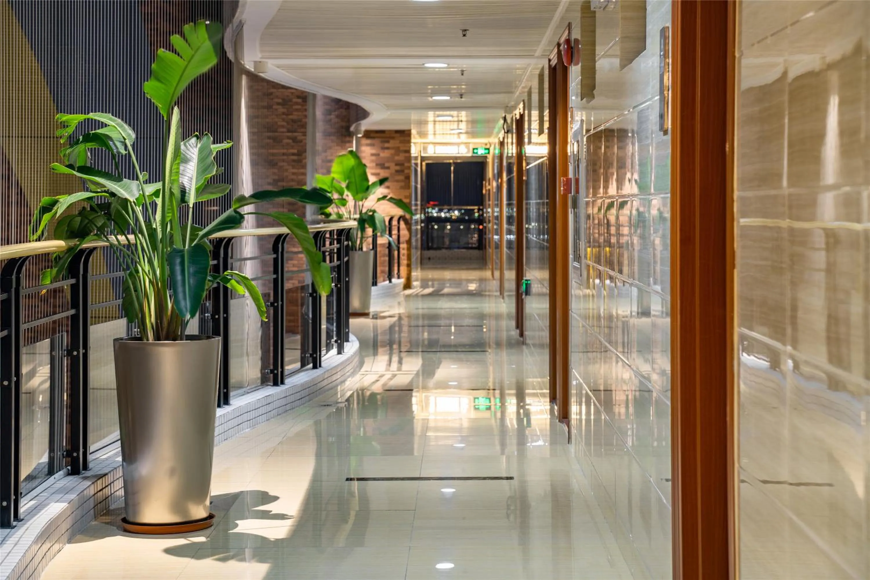 Night in Dingshang Apartment Hotel