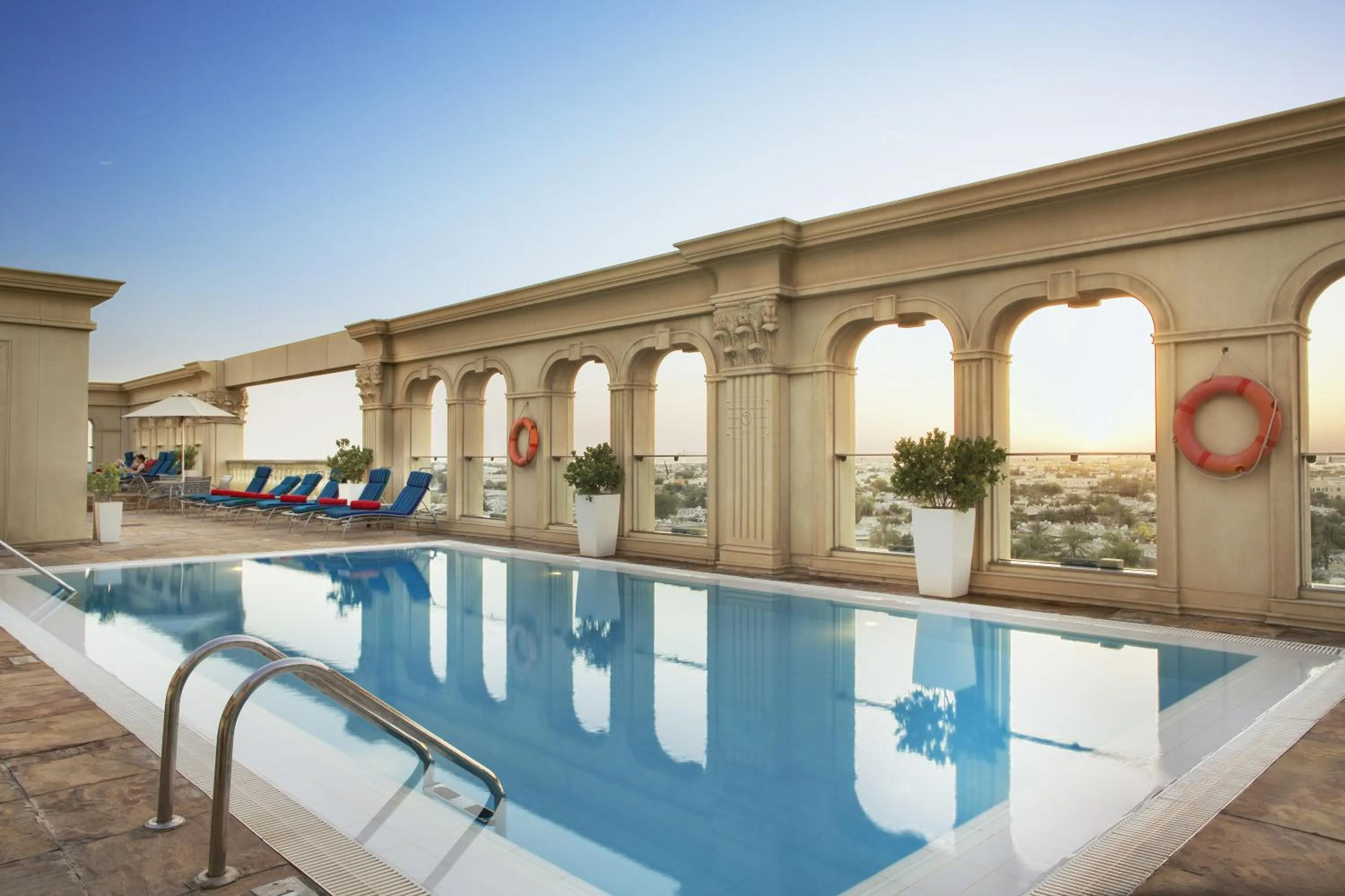 Swimming pool in Villa Rotana