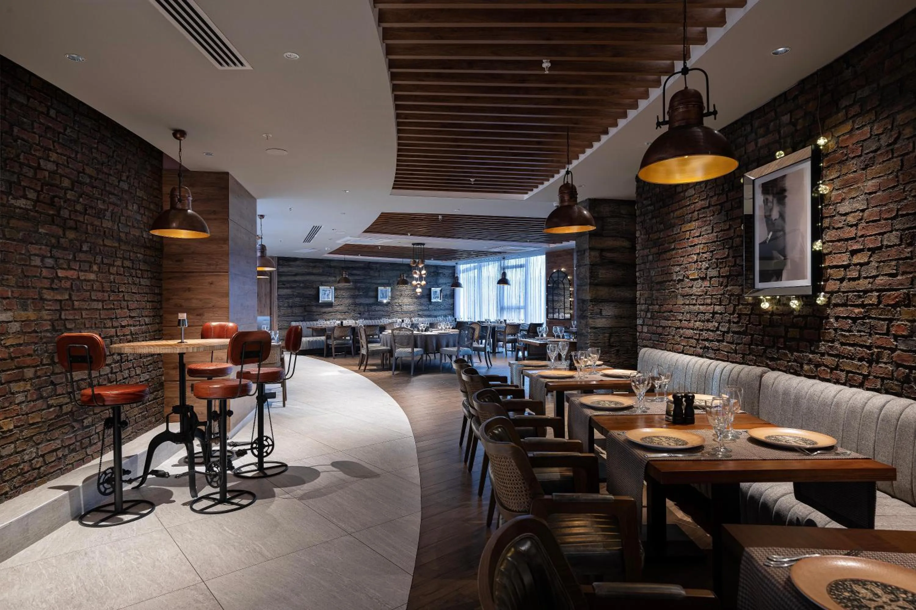 Restaurant/places to eat in Concorde Tower Hotel & Casino